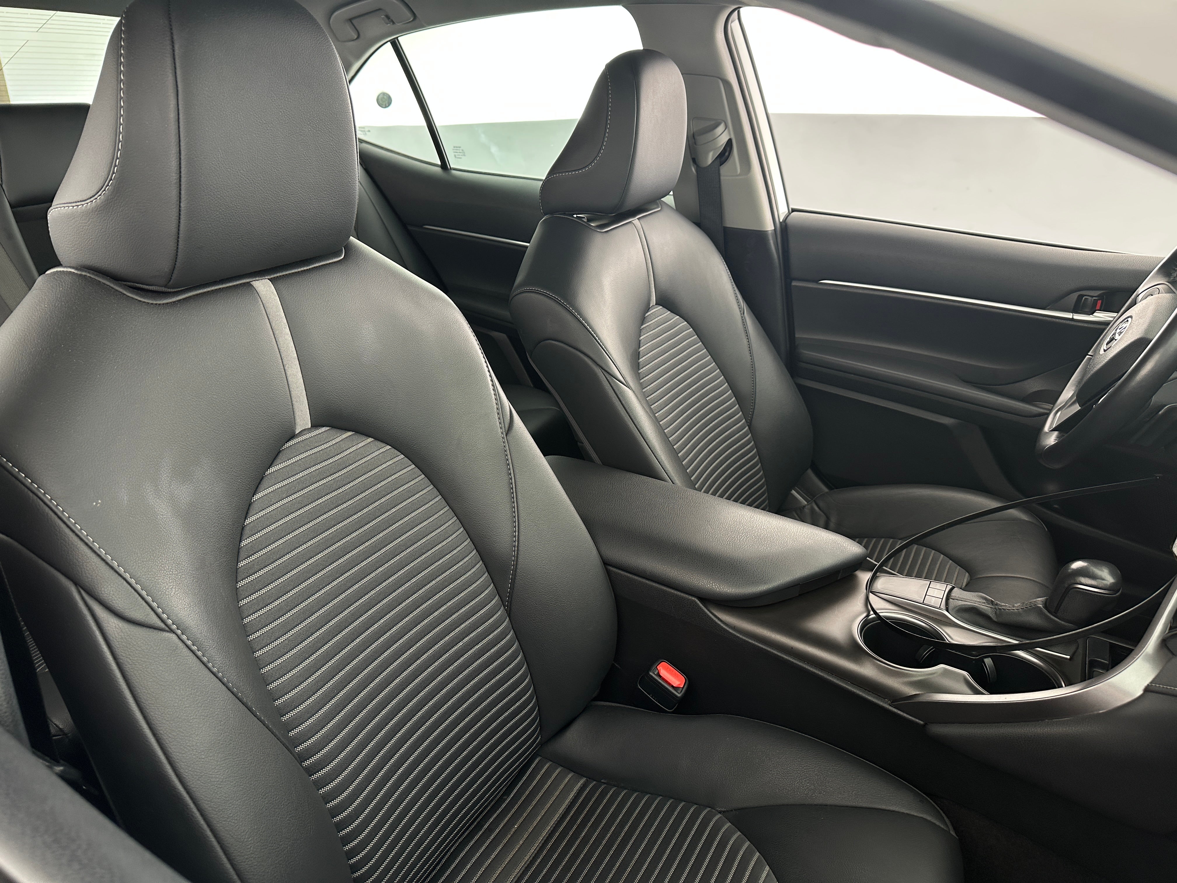 2023 Toyota Camry SE 2