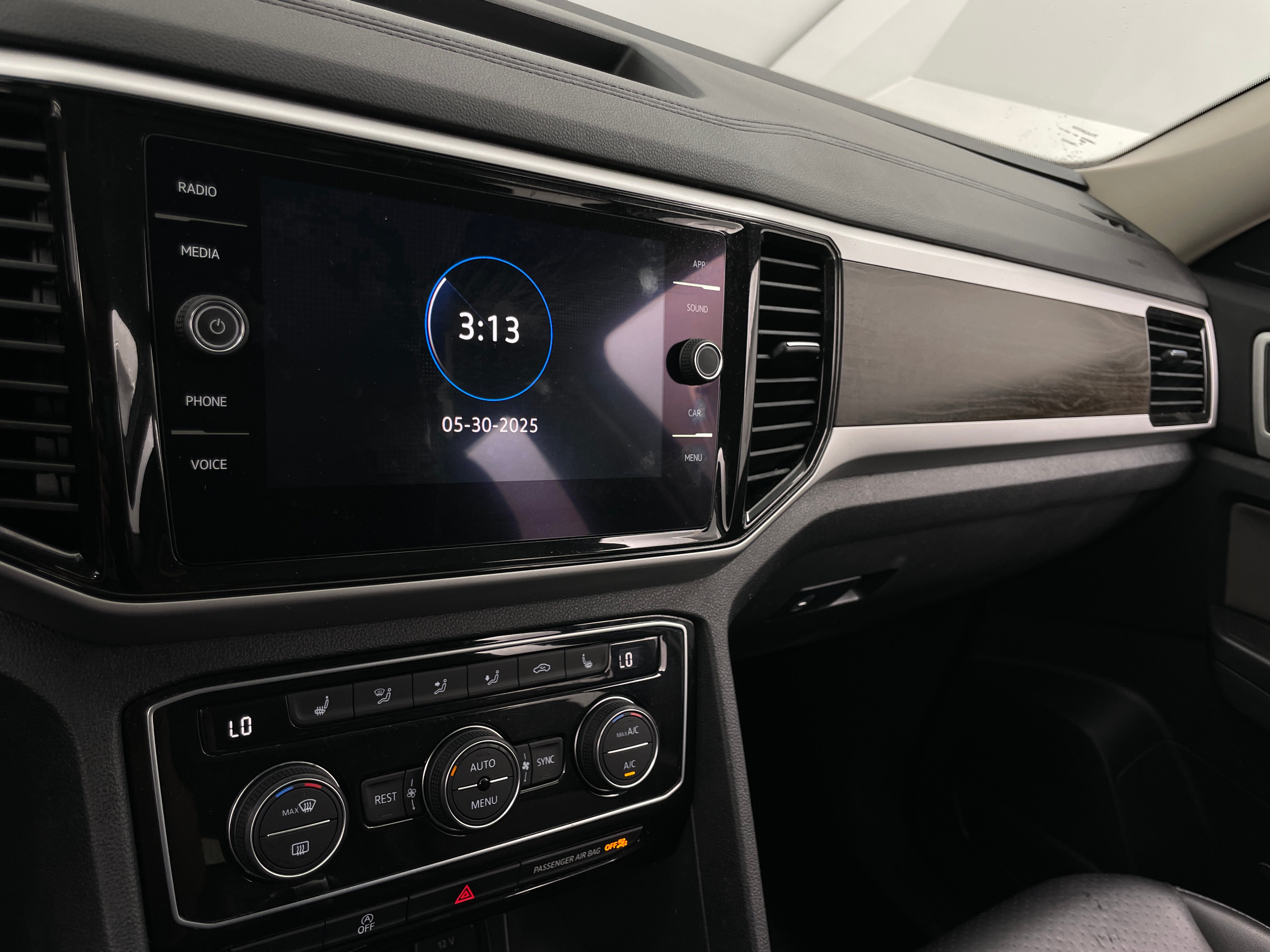 2022 Volkswagen Atlas SE 3