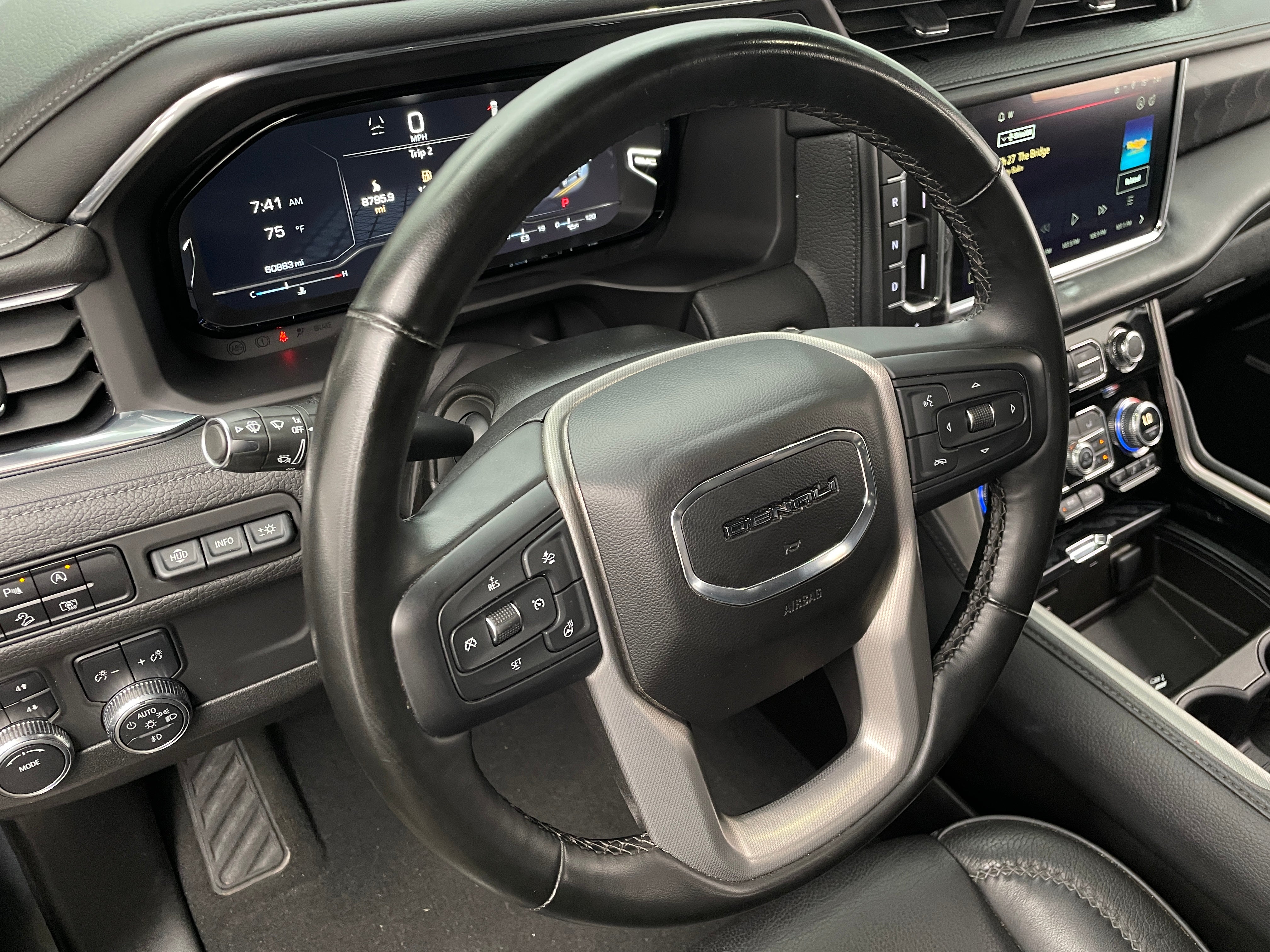 2023 GMC Yukon Denali 4