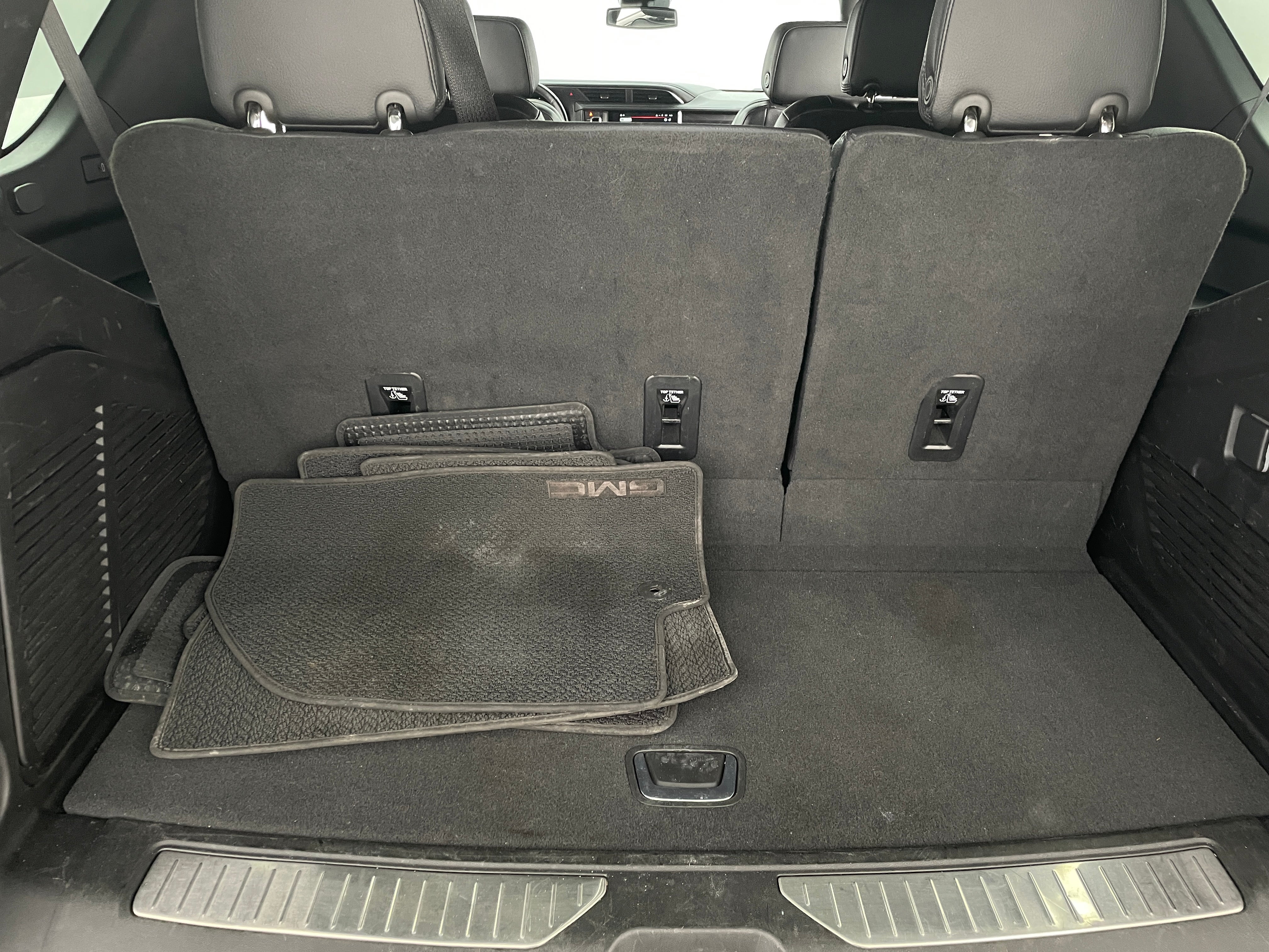 2023 GMC Yukon Denali 6