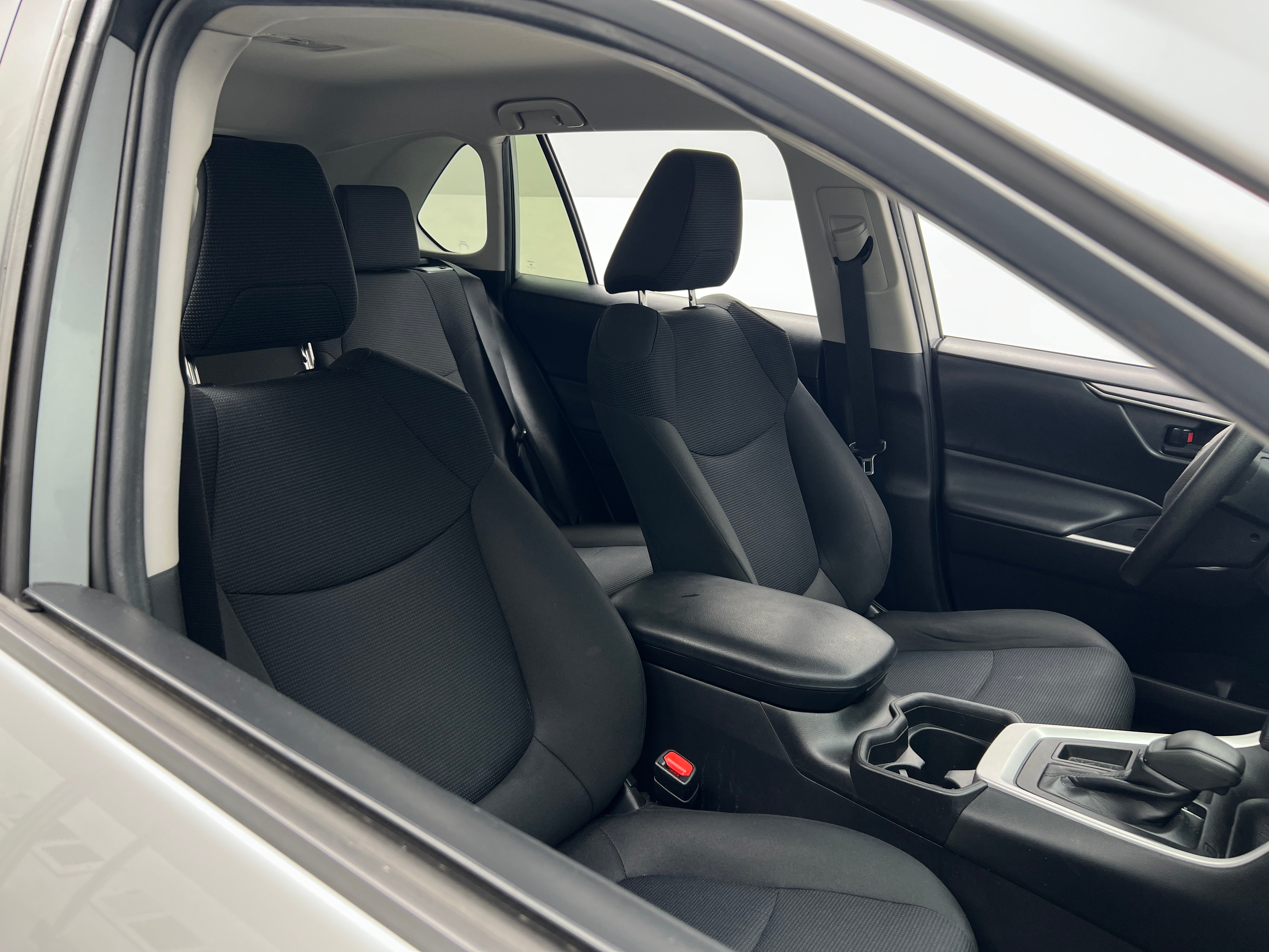 2019 Toyota RAV4 LE 2