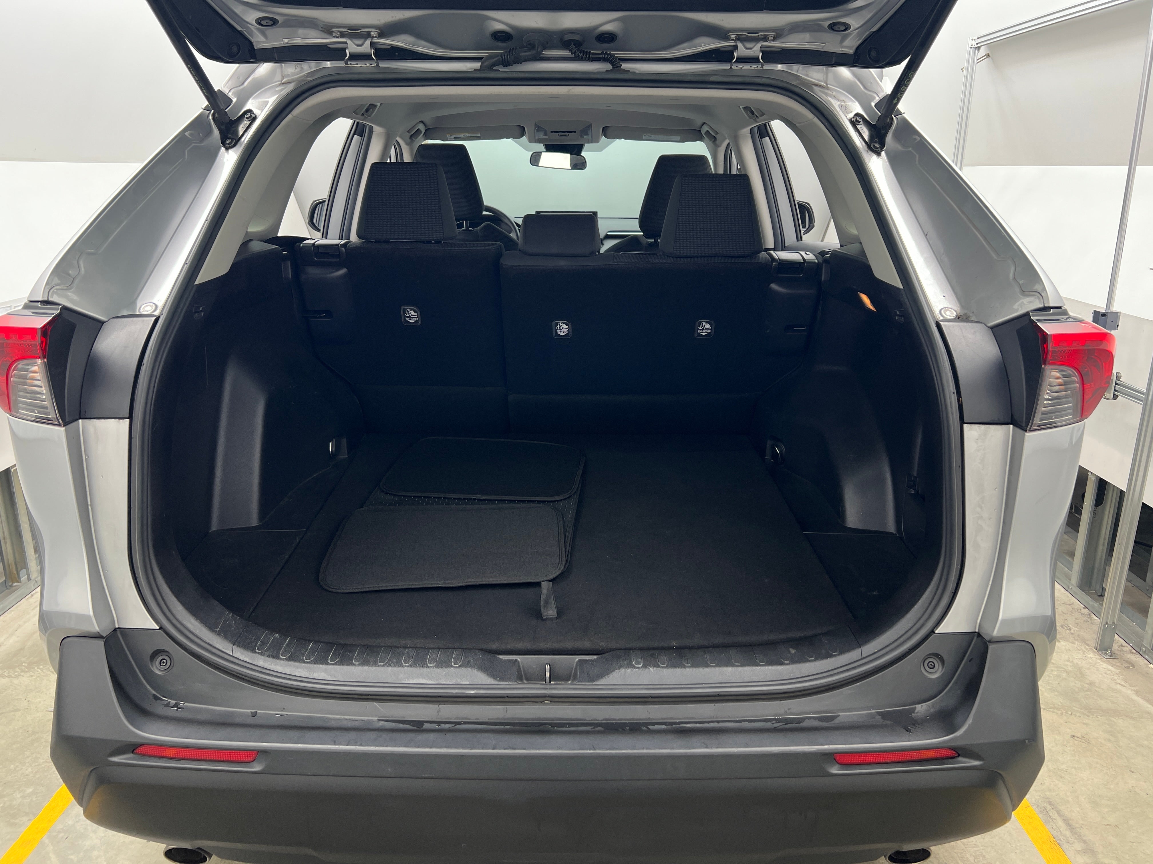 2019 Toyota RAV4 LE 7