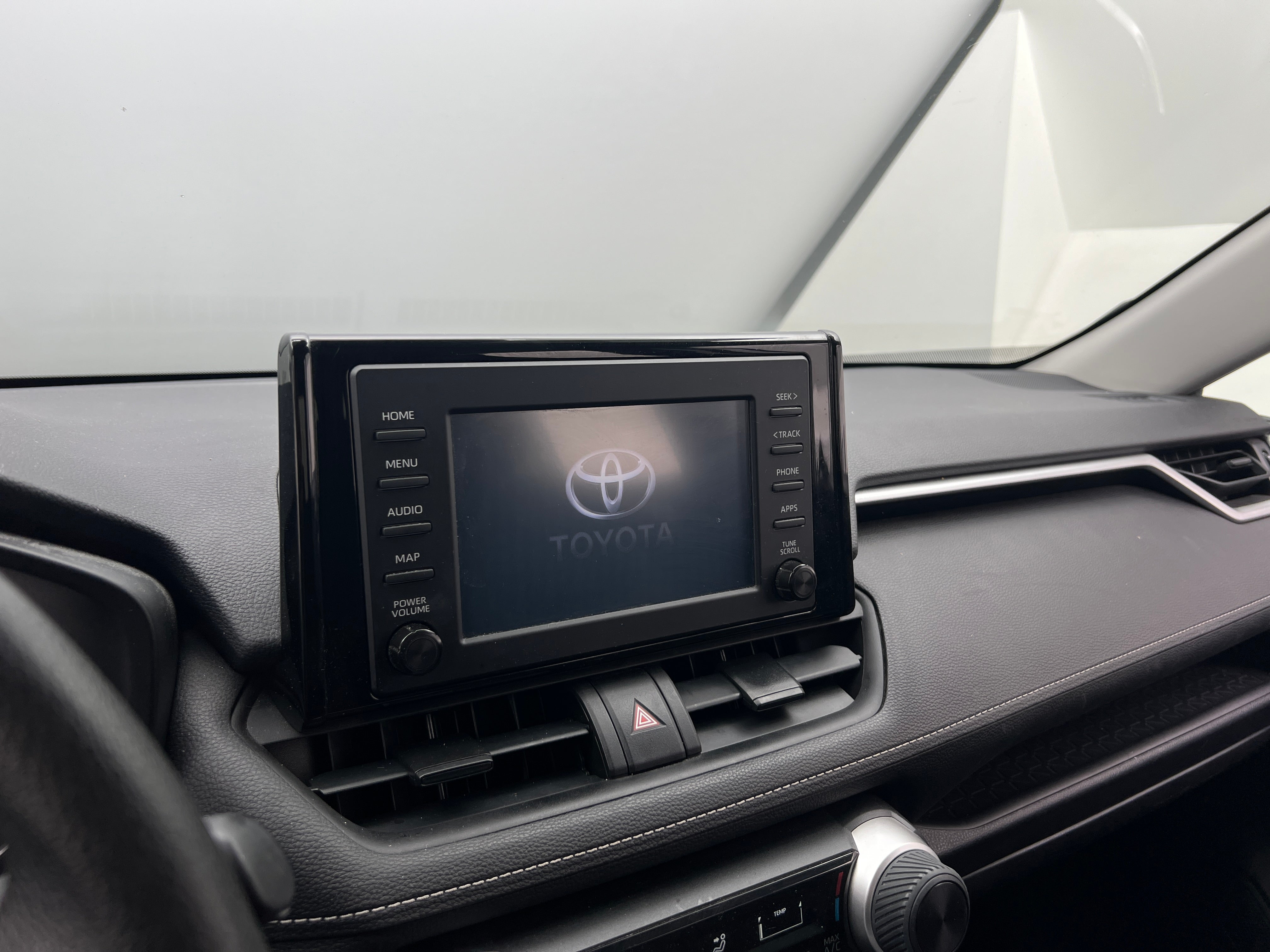 2019 Toyota RAV4 LE 4