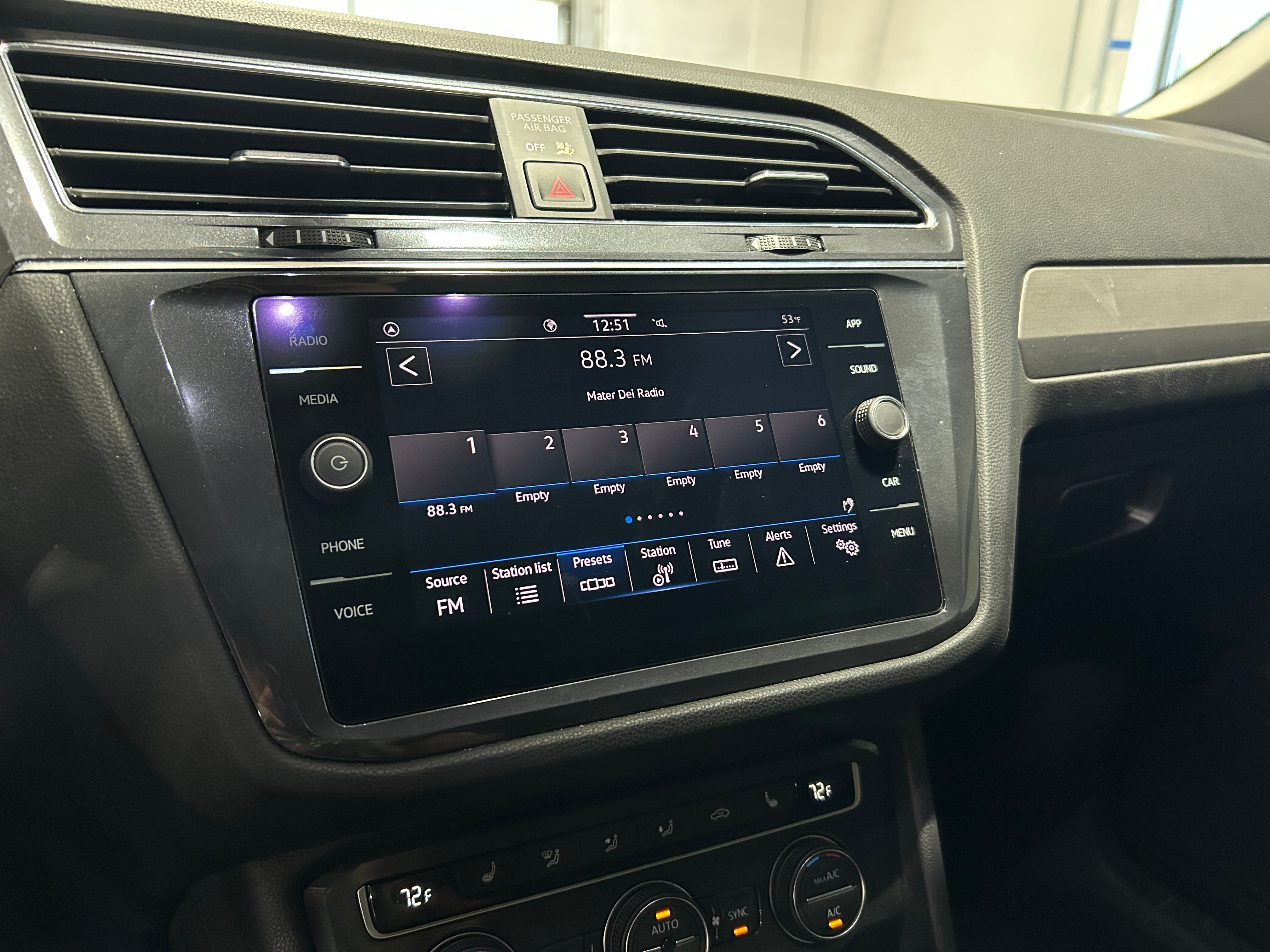Thumbnail: 2021 Volkswagen Tiguan - 3