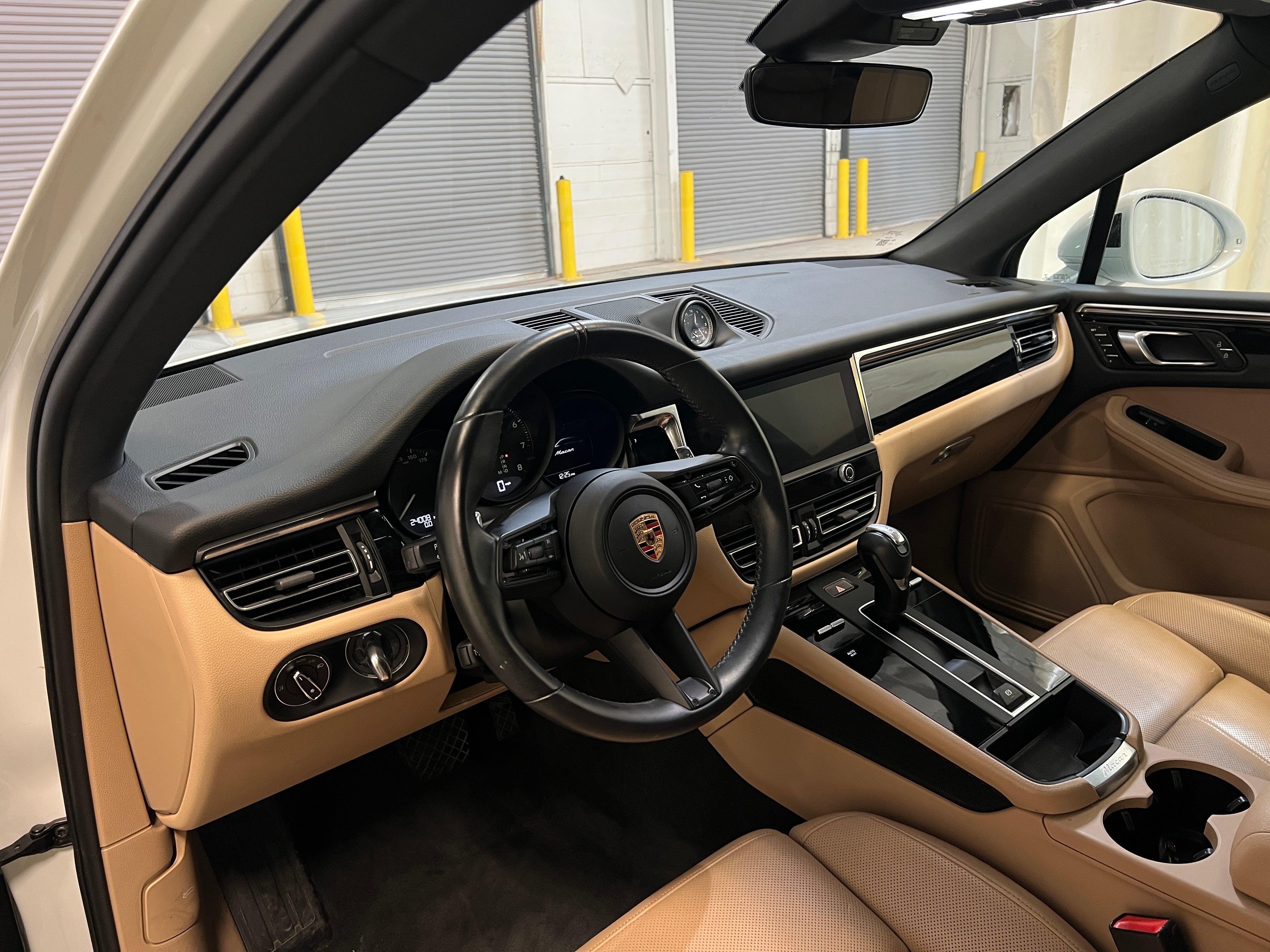 2023 Porsche Macan Base 2