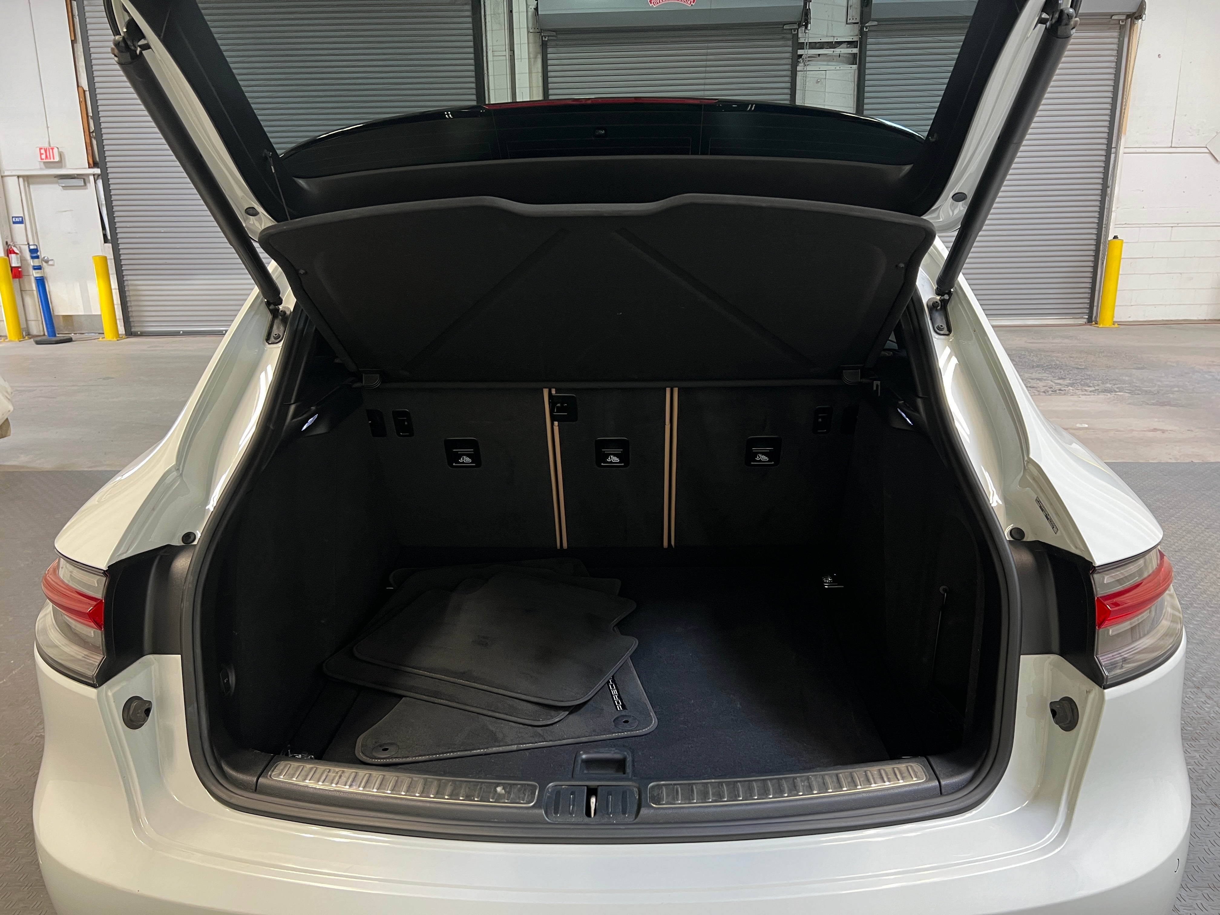 2023 Porsche Macan Base 6