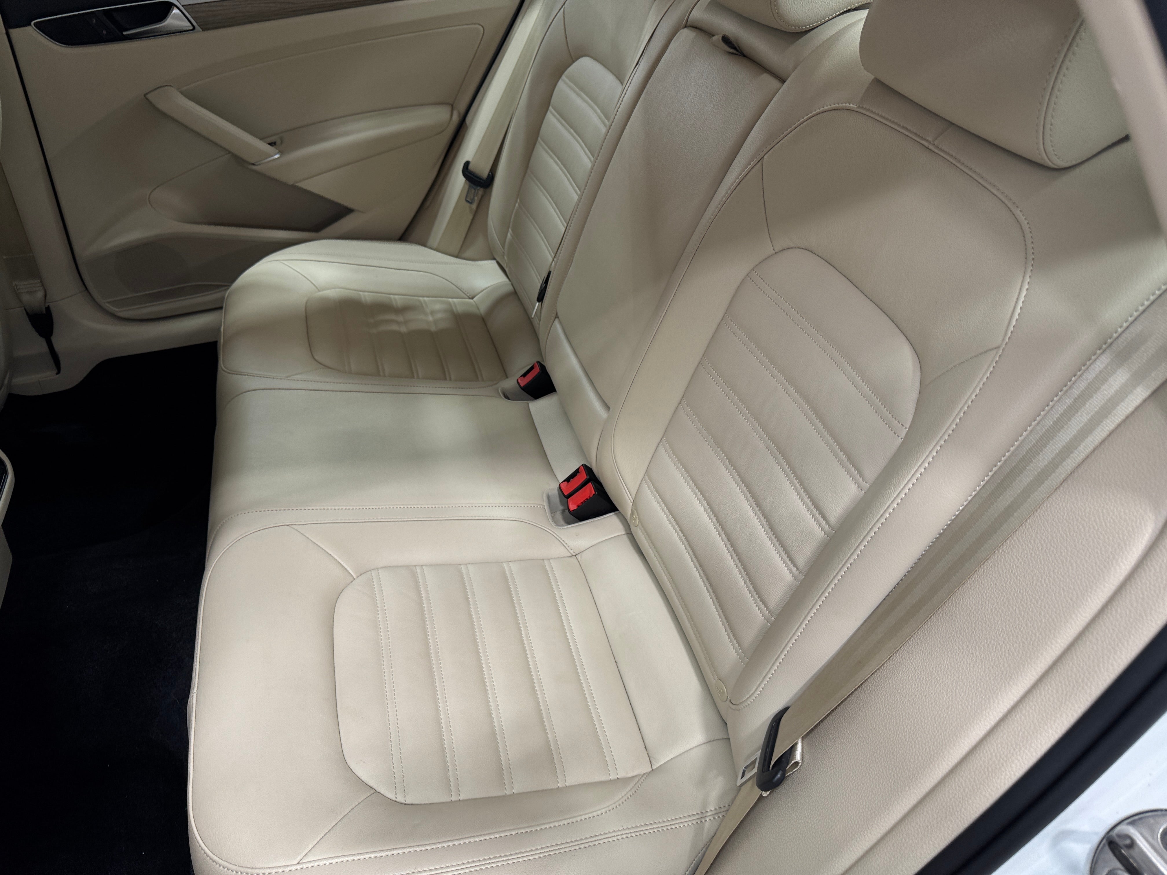 2017 Volkswagen Passat SEL 5