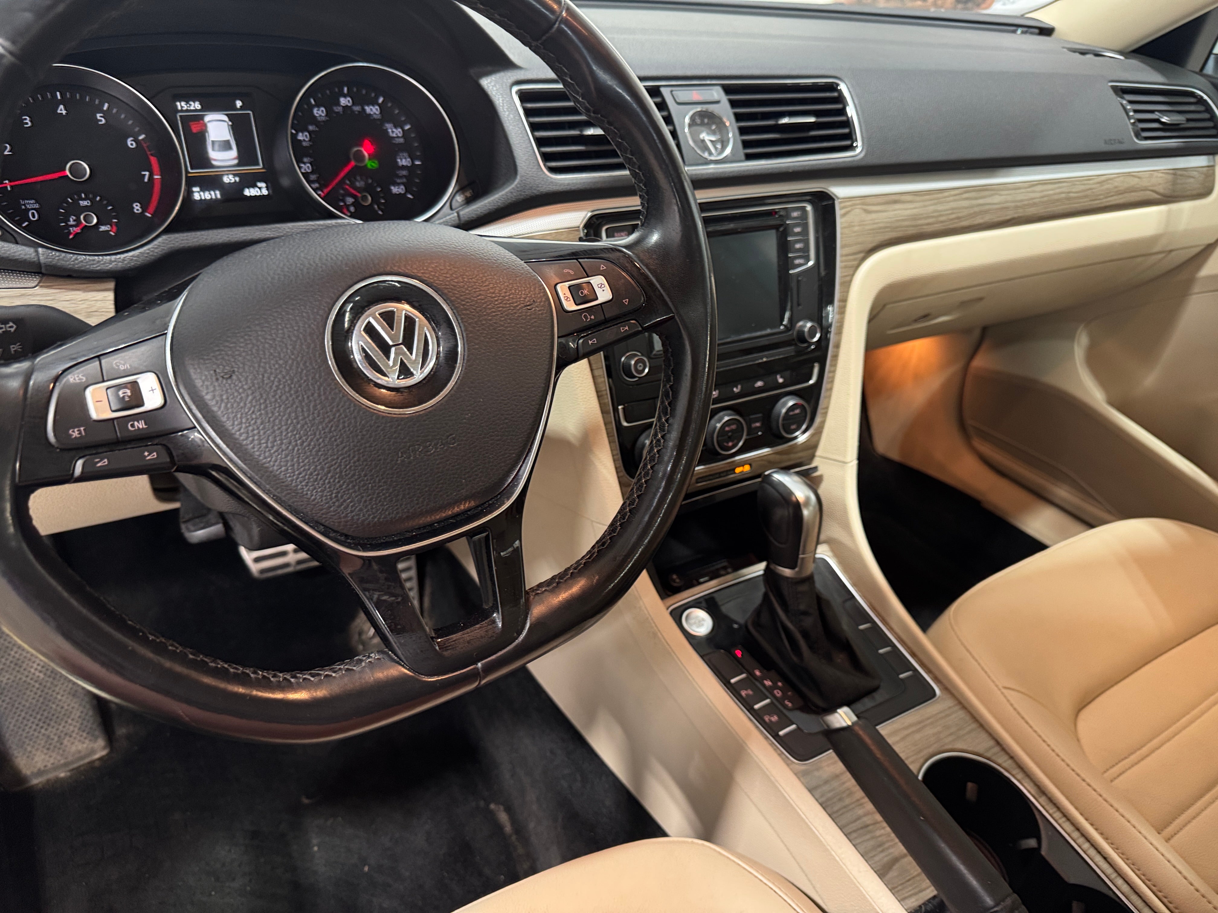2017 Volkswagen Passat SEL 2