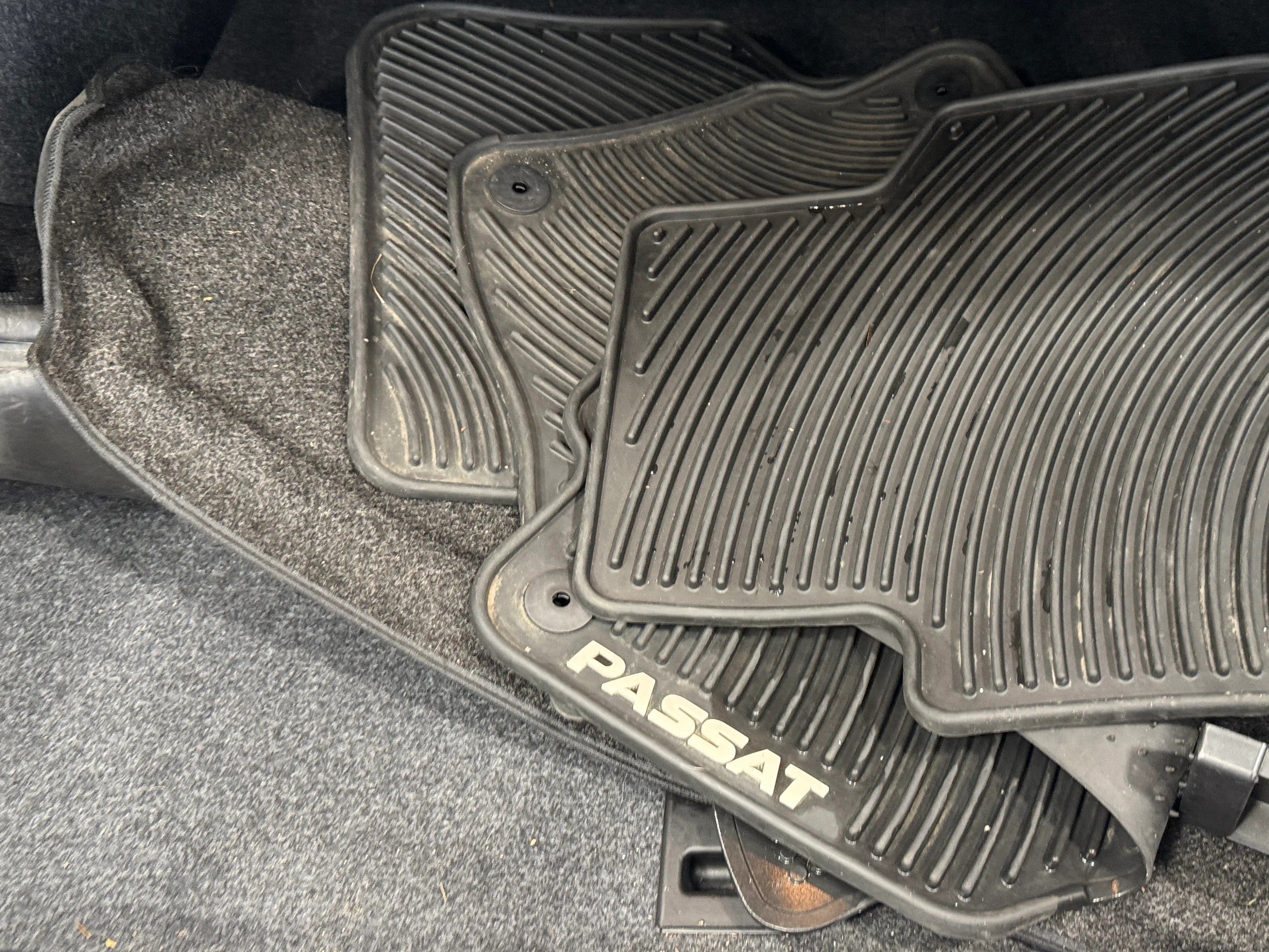 2017 Volkswagen Passat SEL 6