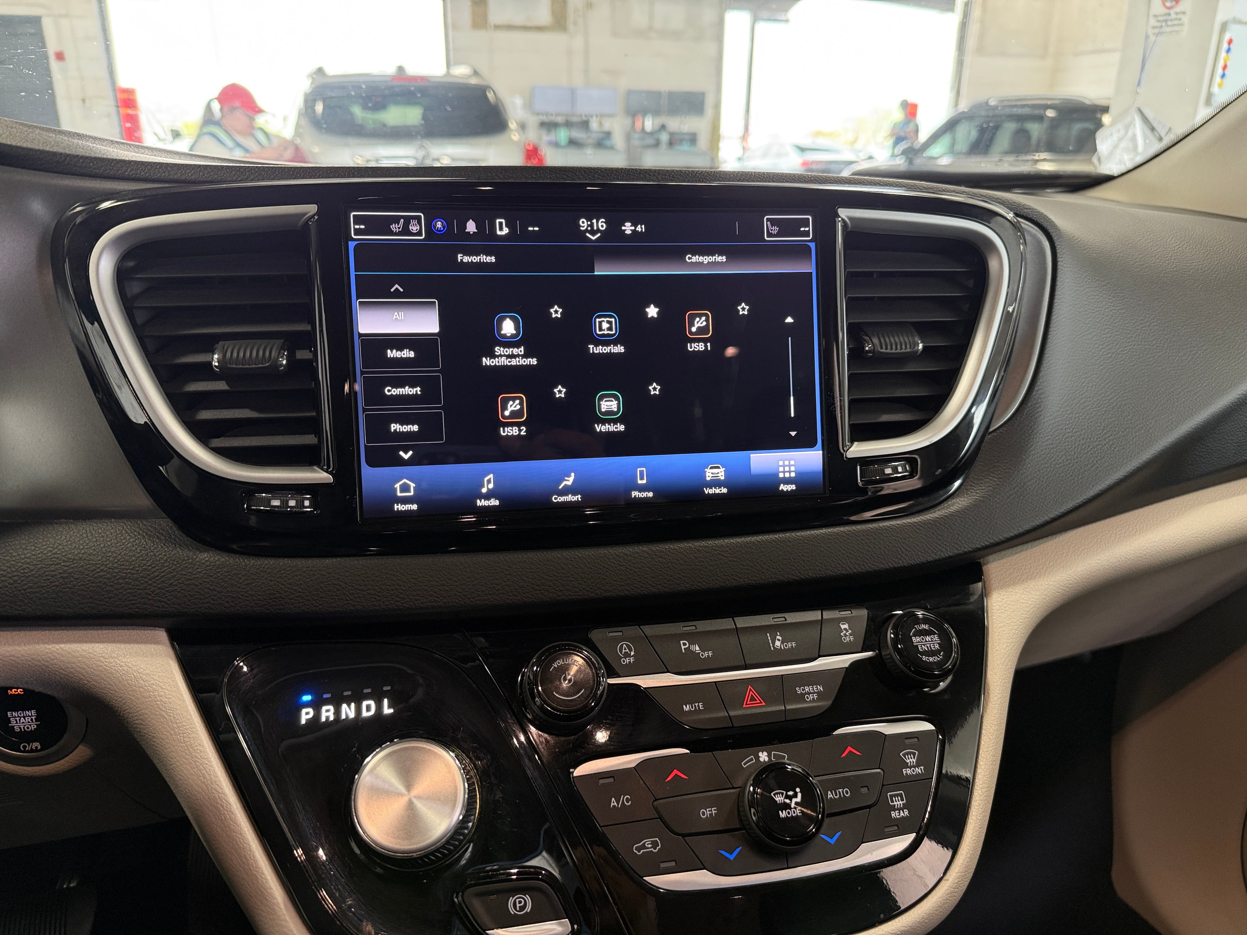 2024 Chrysler Pacifica Touring L 3