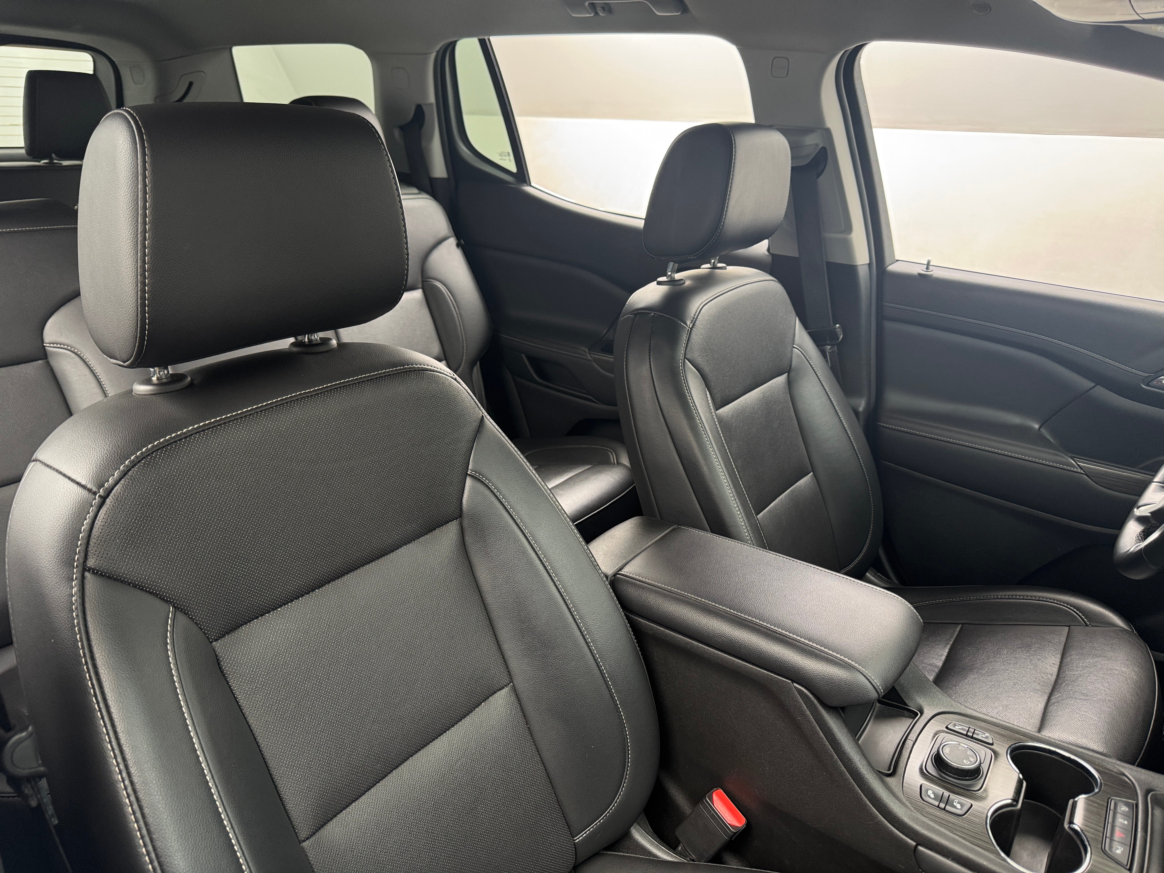 2023 GMC Acadia SLT 2