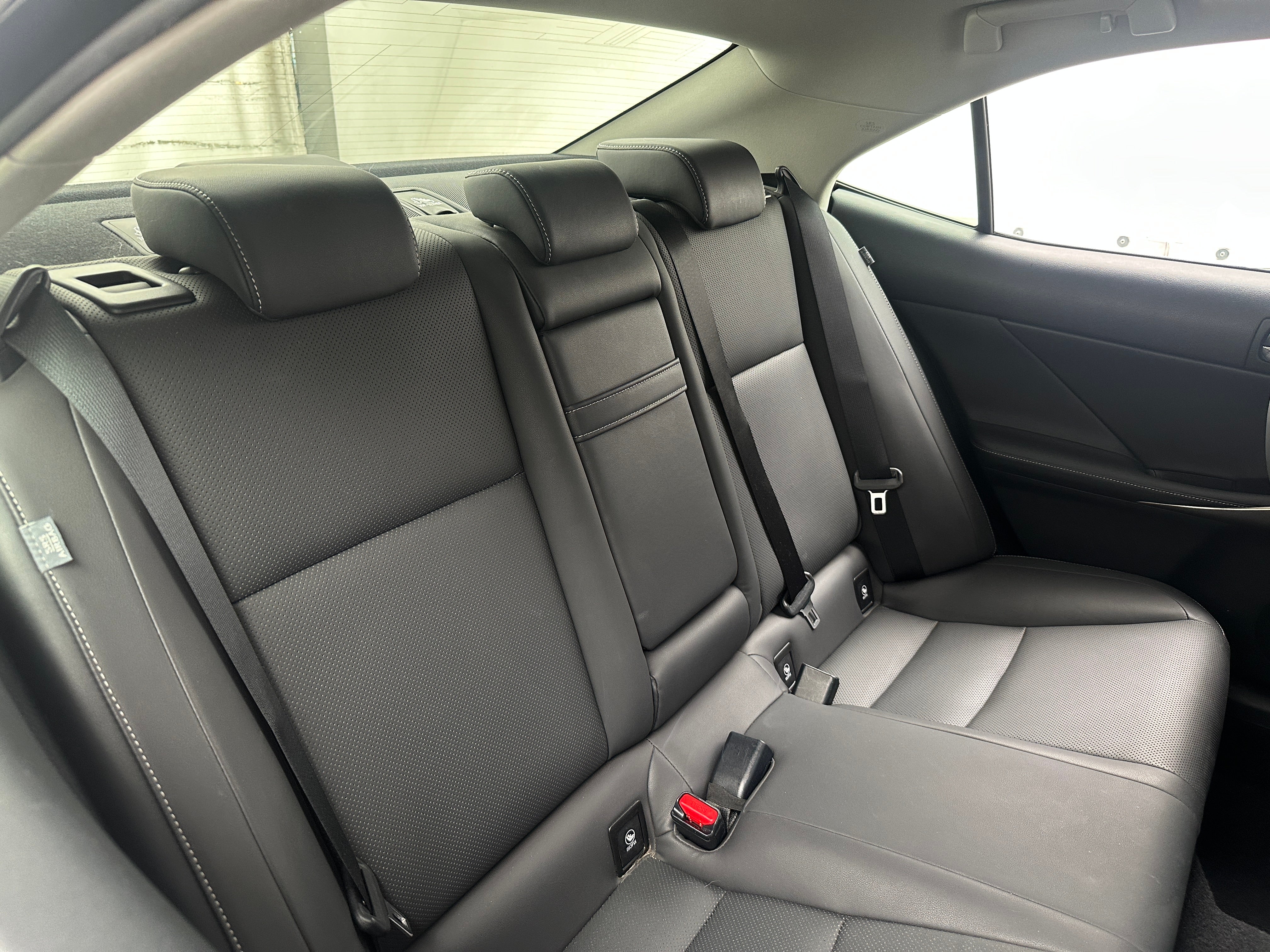 2016 Lexus IS 200t 5