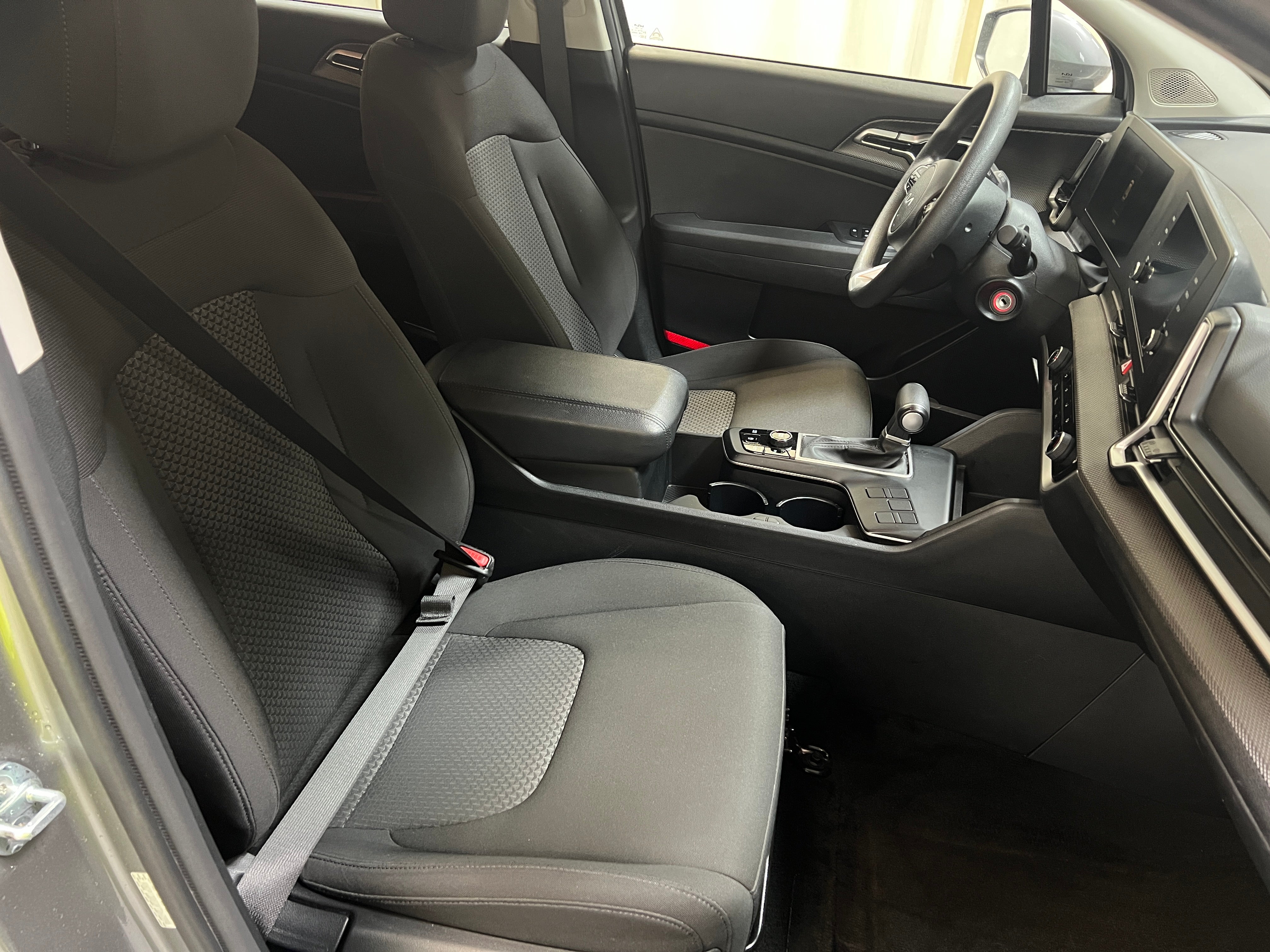 2024 Kia Sportage LX 2