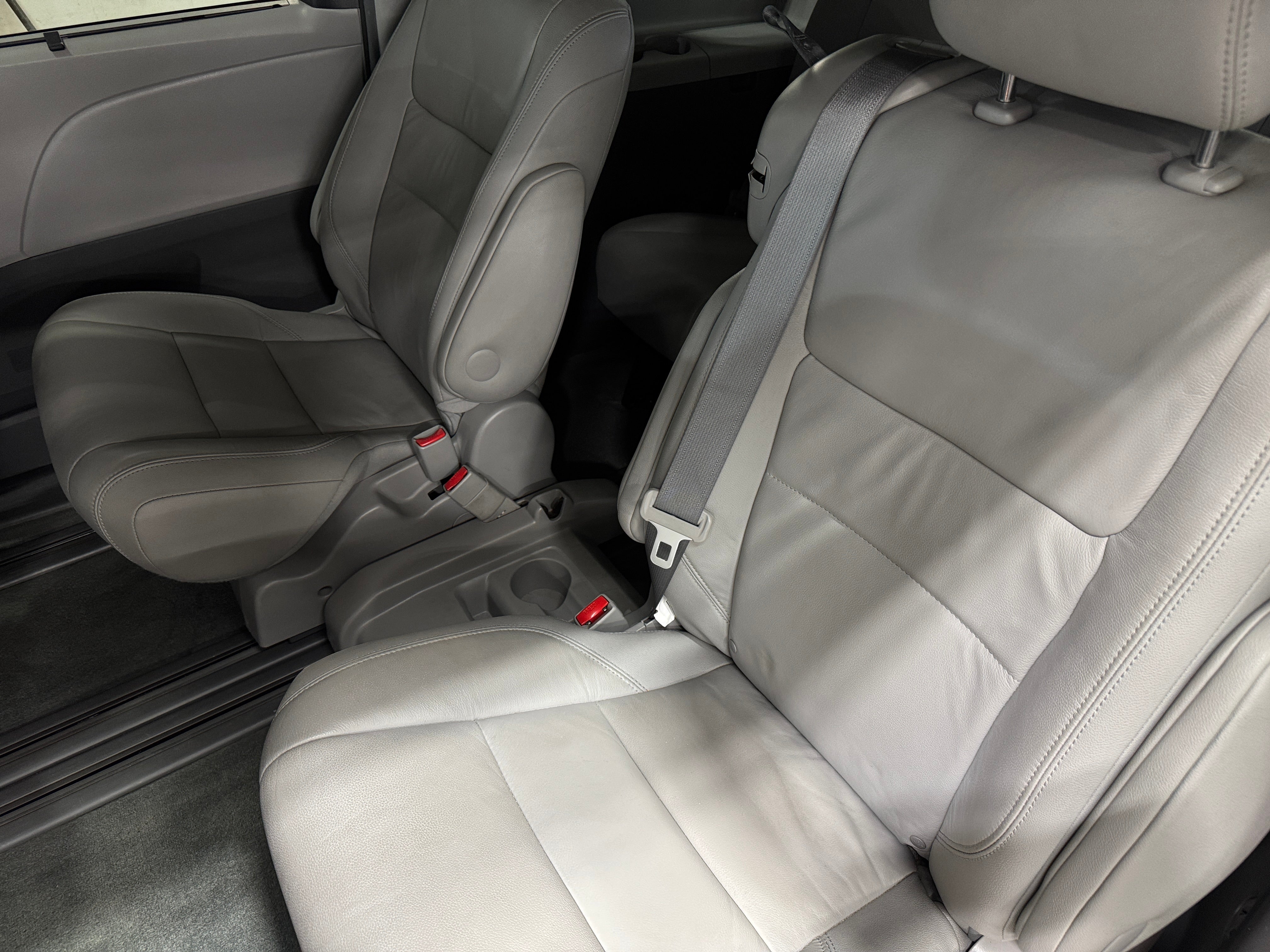 2015 Toyota Sienna XLE 5