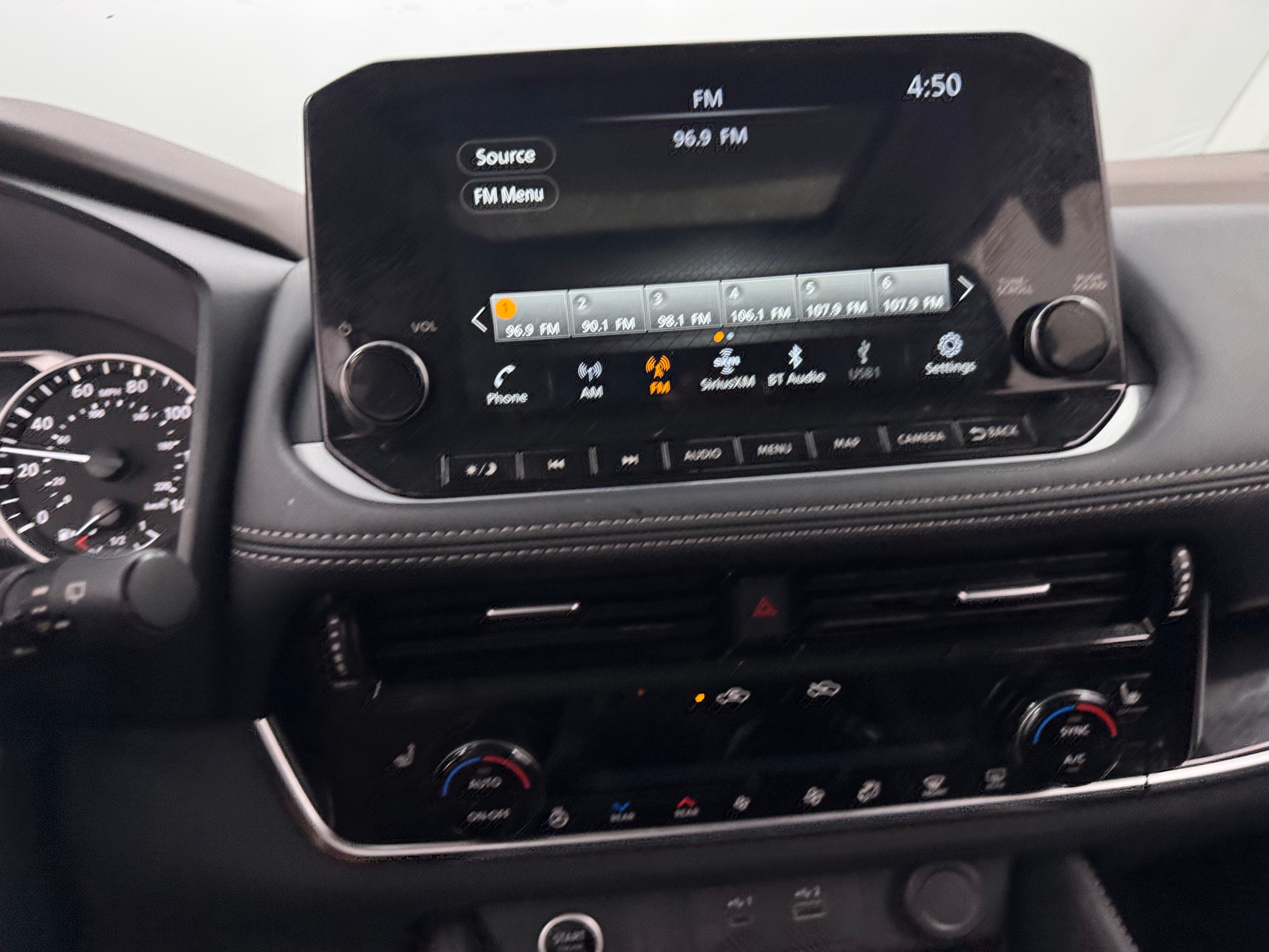 2023 Nissan Rogue SL 3