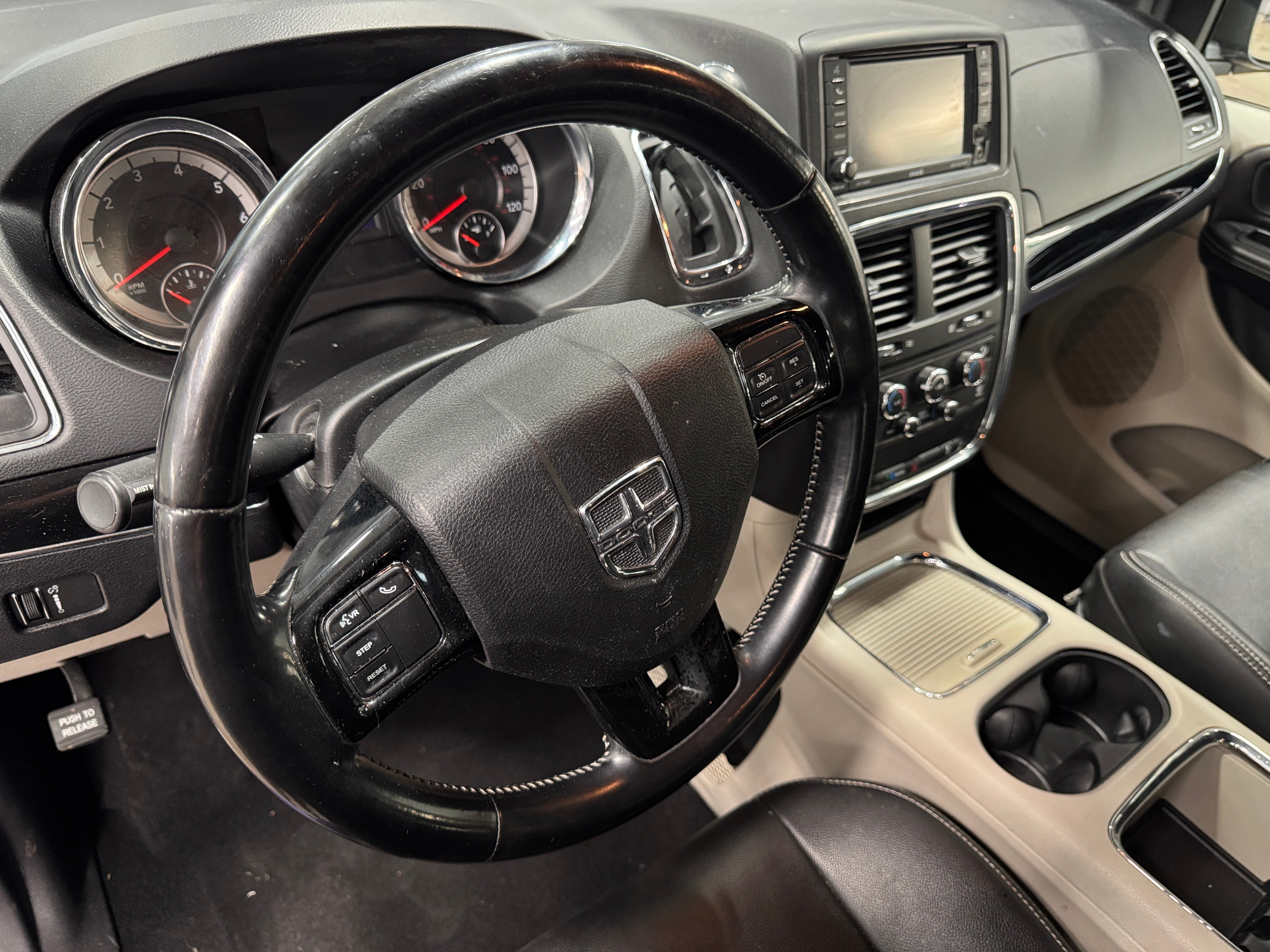 2020 Dodge Grand Caravan SXT 2