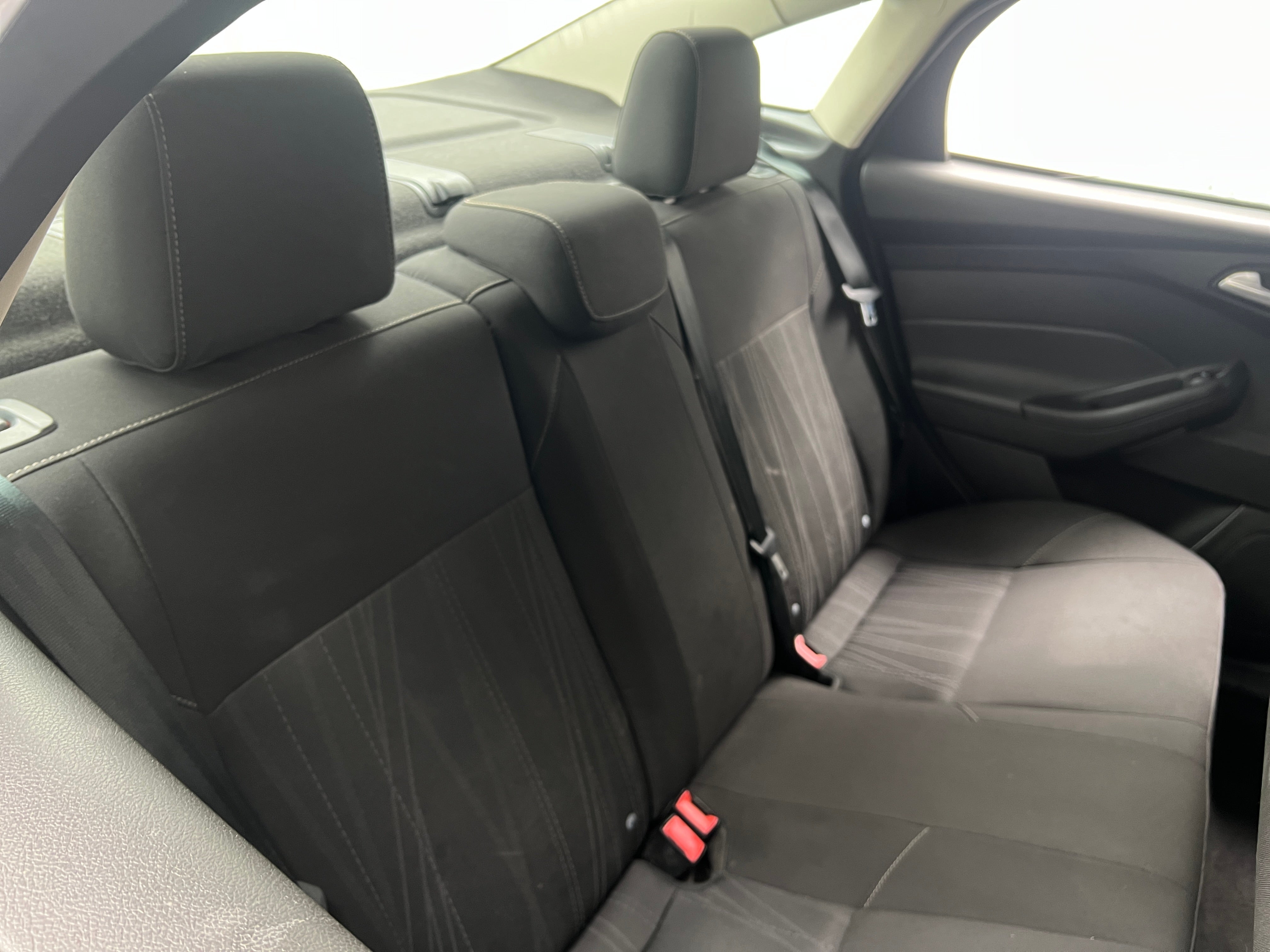2016 Ford Focus SE 6