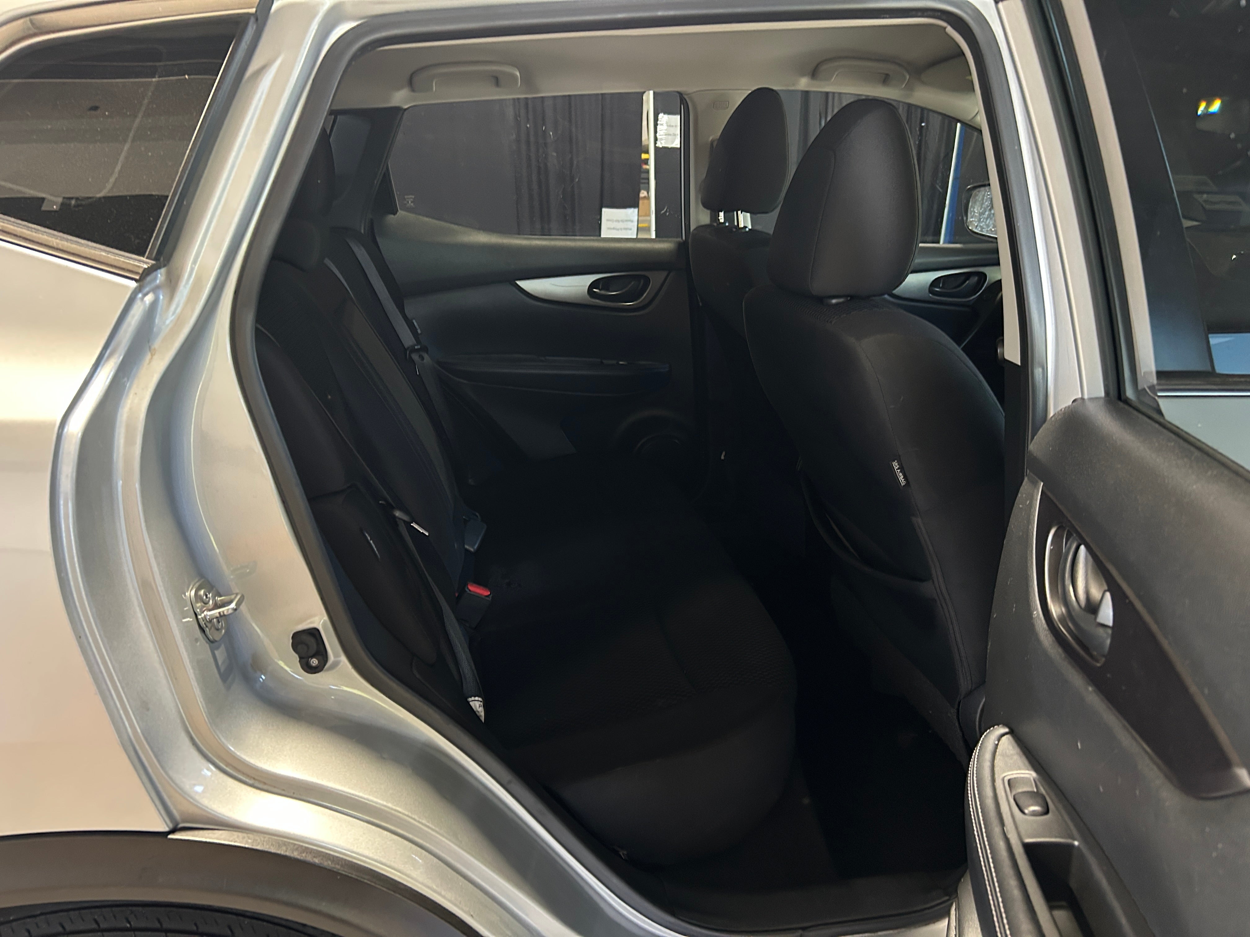 2020 Nissan Rogue Sport S 6