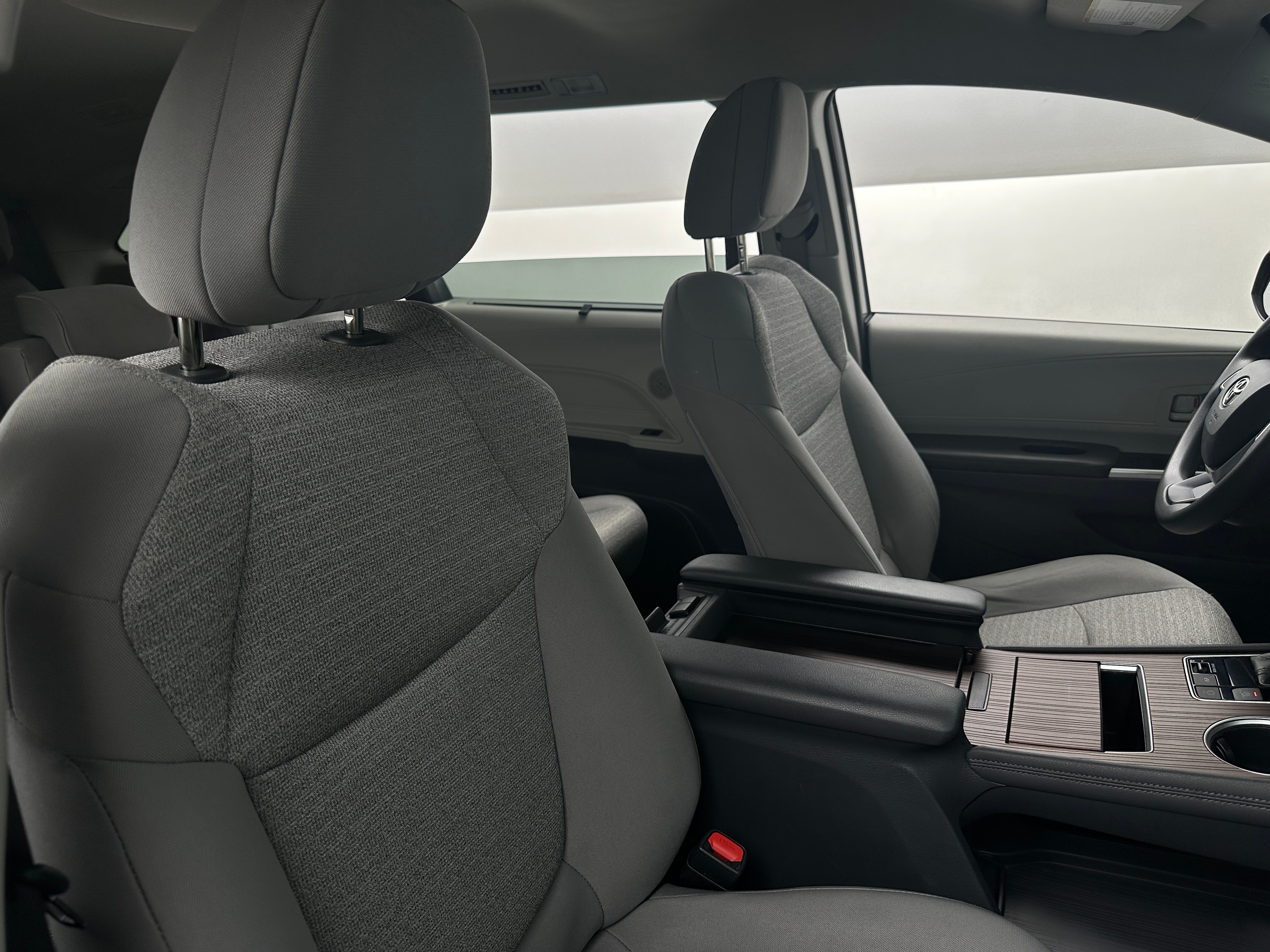 2021 Toyota Sienna LE 2