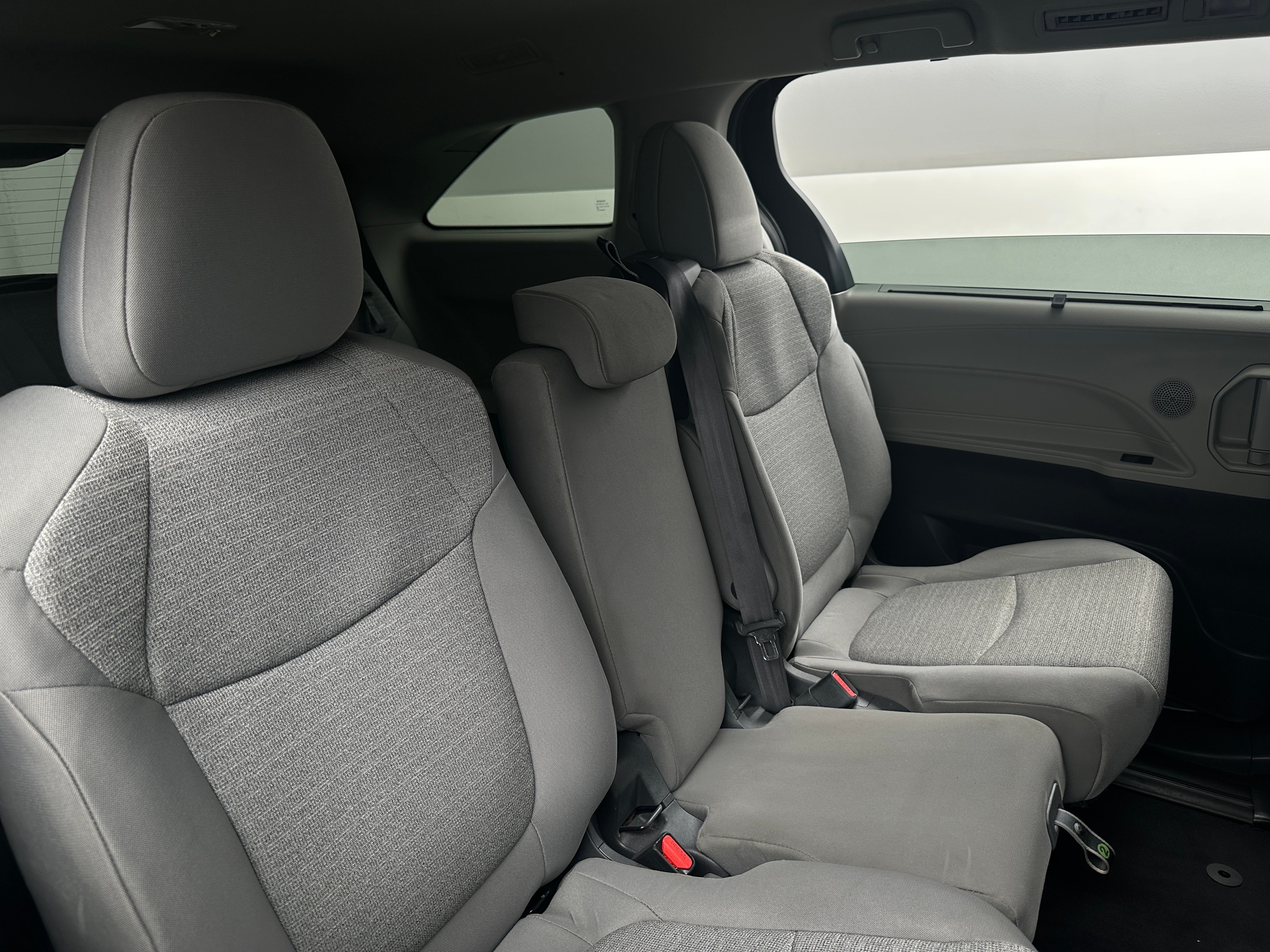 2021 Toyota Sienna LE 6