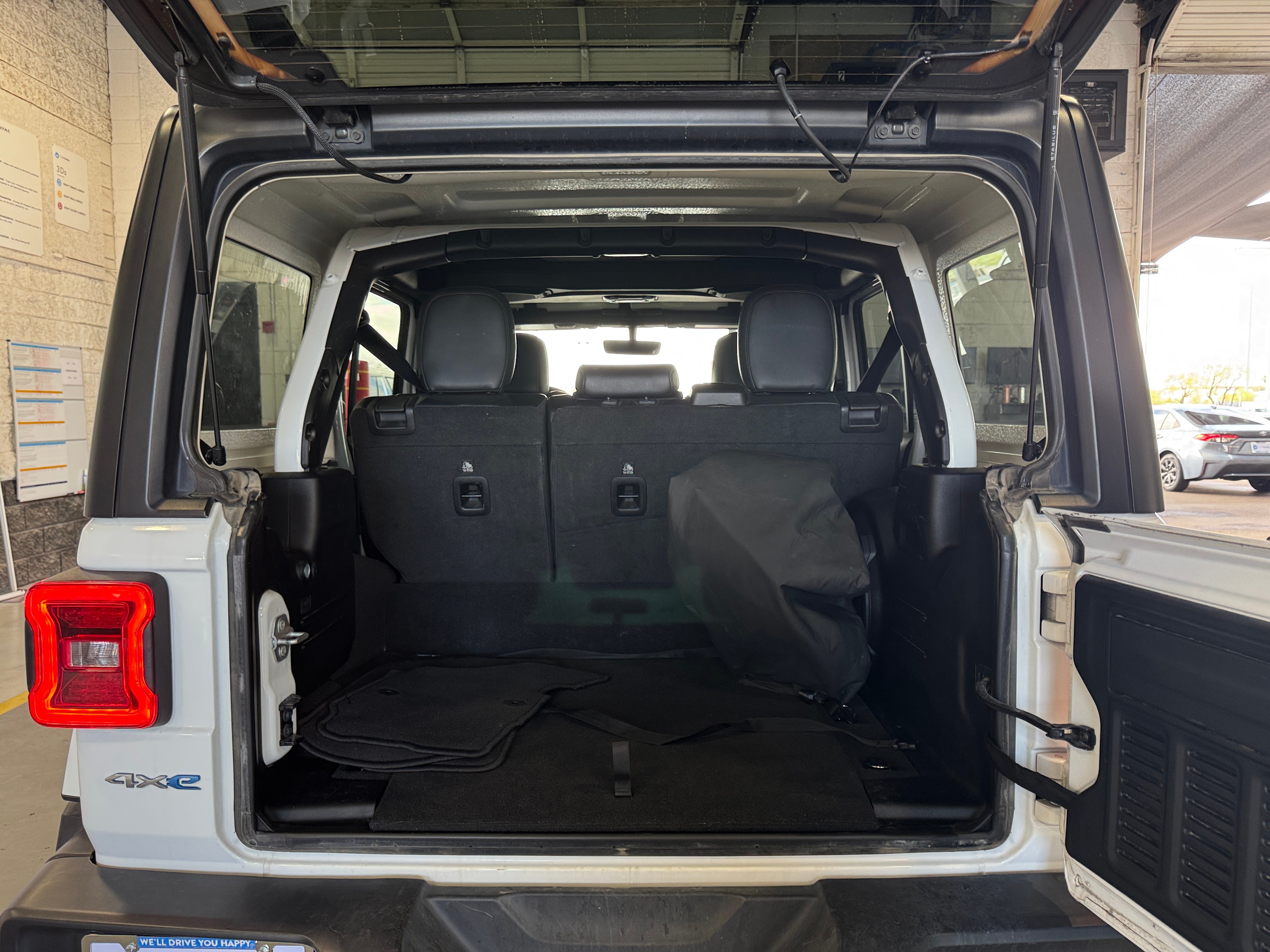 2023 Jeep Wrangler Sahara 4xe 7