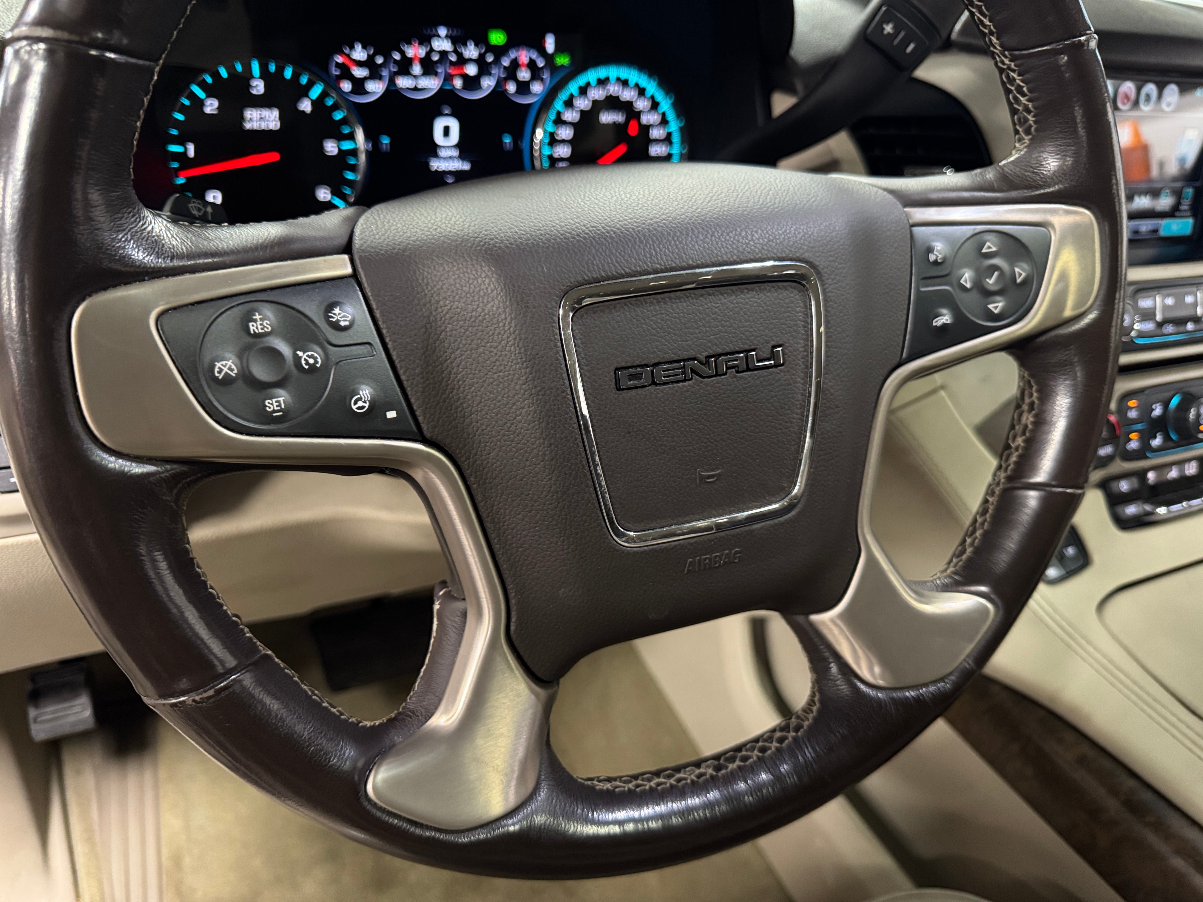 2018 GMC Yukon XL Denali 4