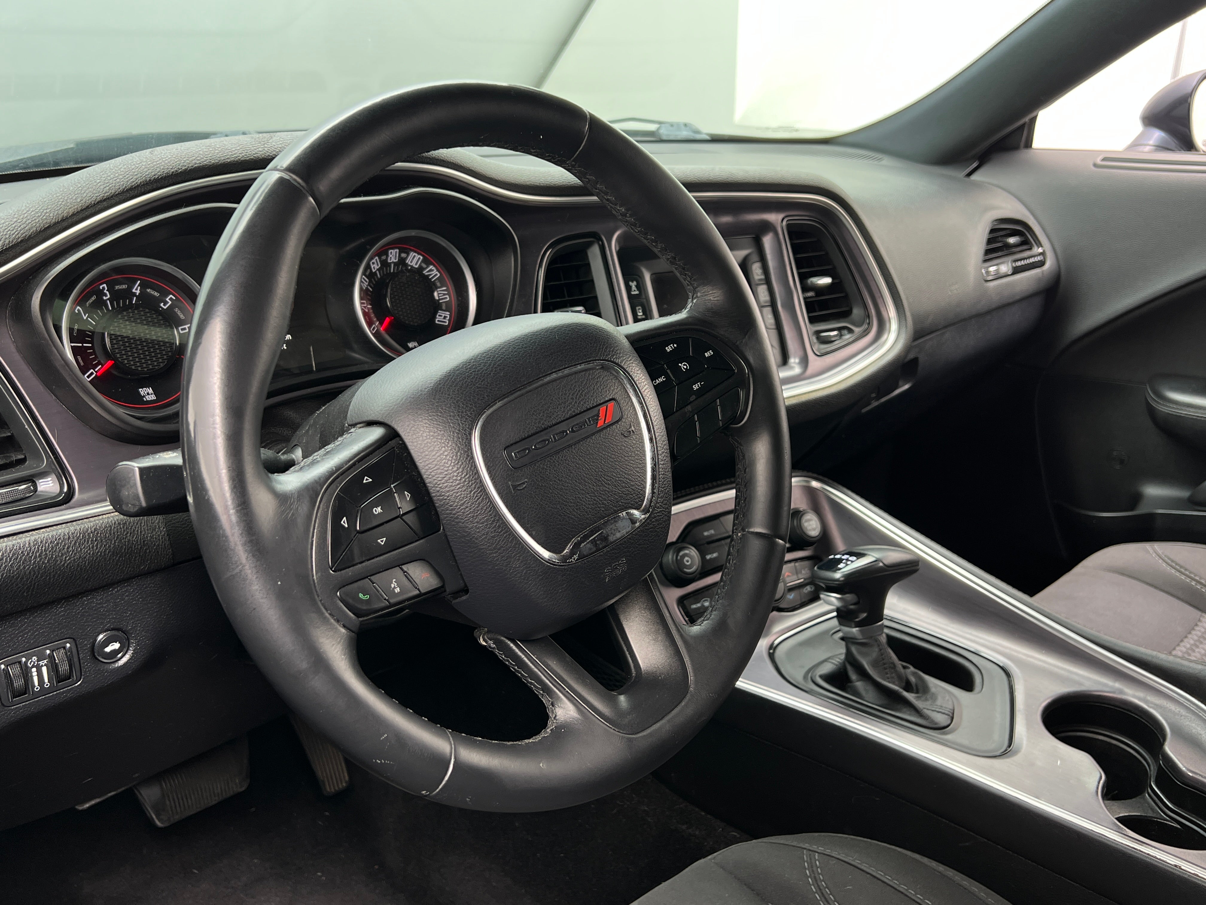 2017 Dodge Challenger SXT 4