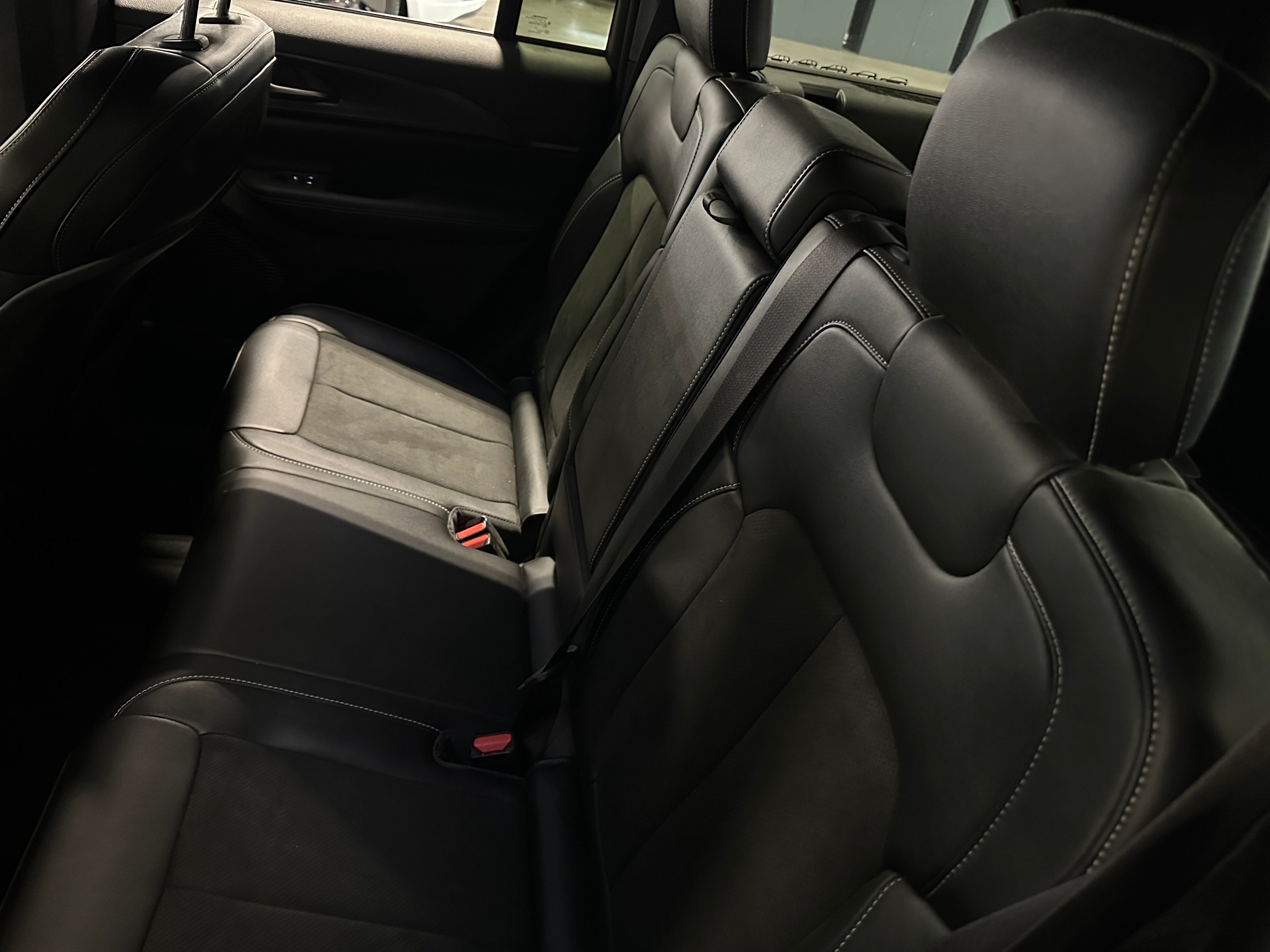 2023 Jeep Grand Cherokee Altitude 5