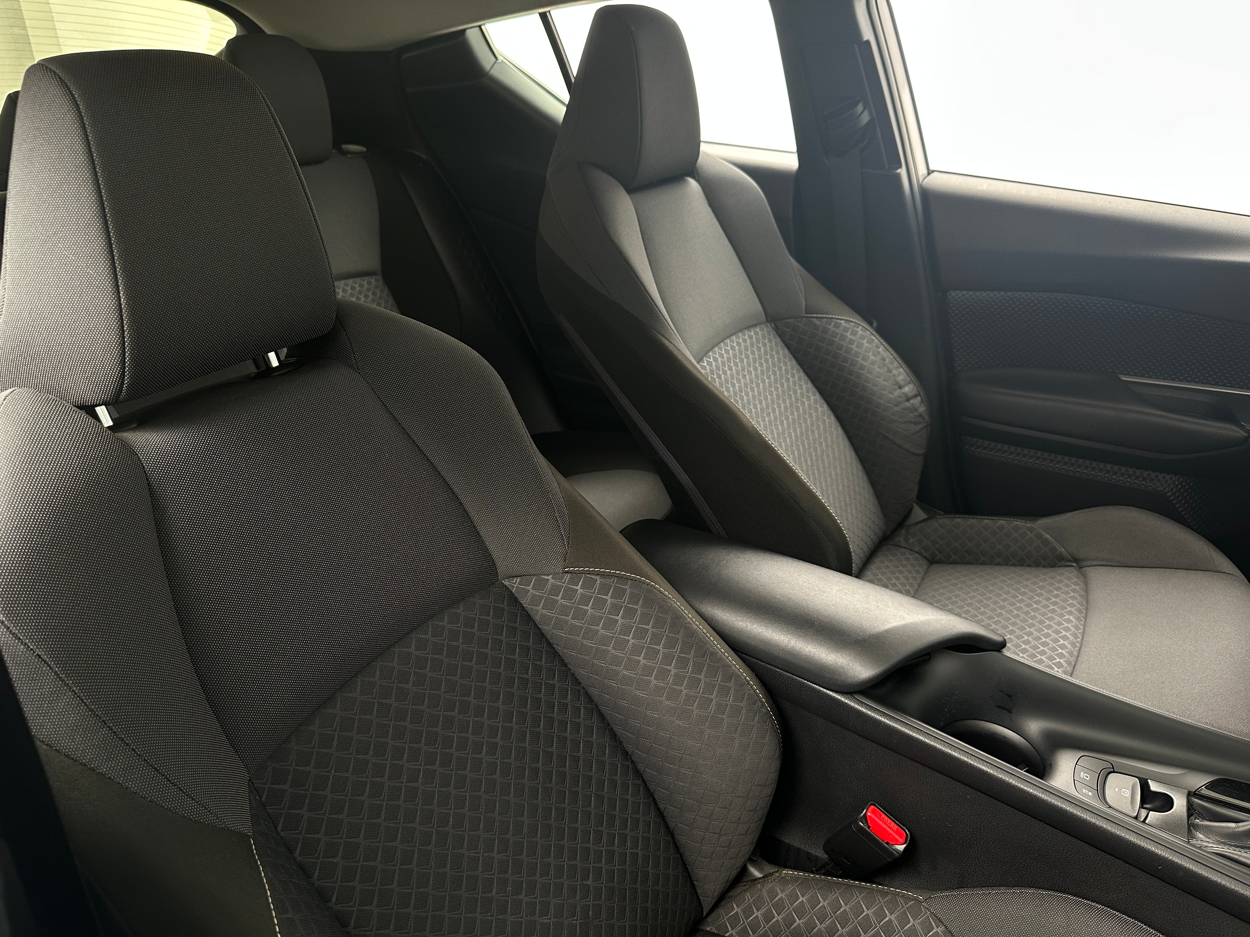 2020 Toyota C-HR LE 2
