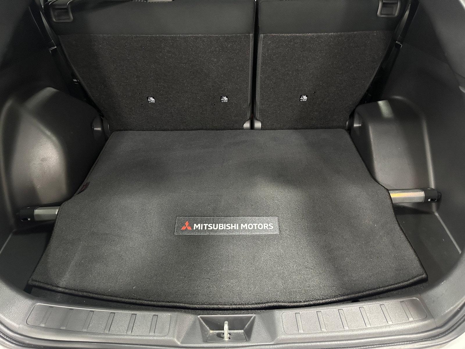 Thumbnail: 2023 Mitsubishi Eclipse Cross - 7