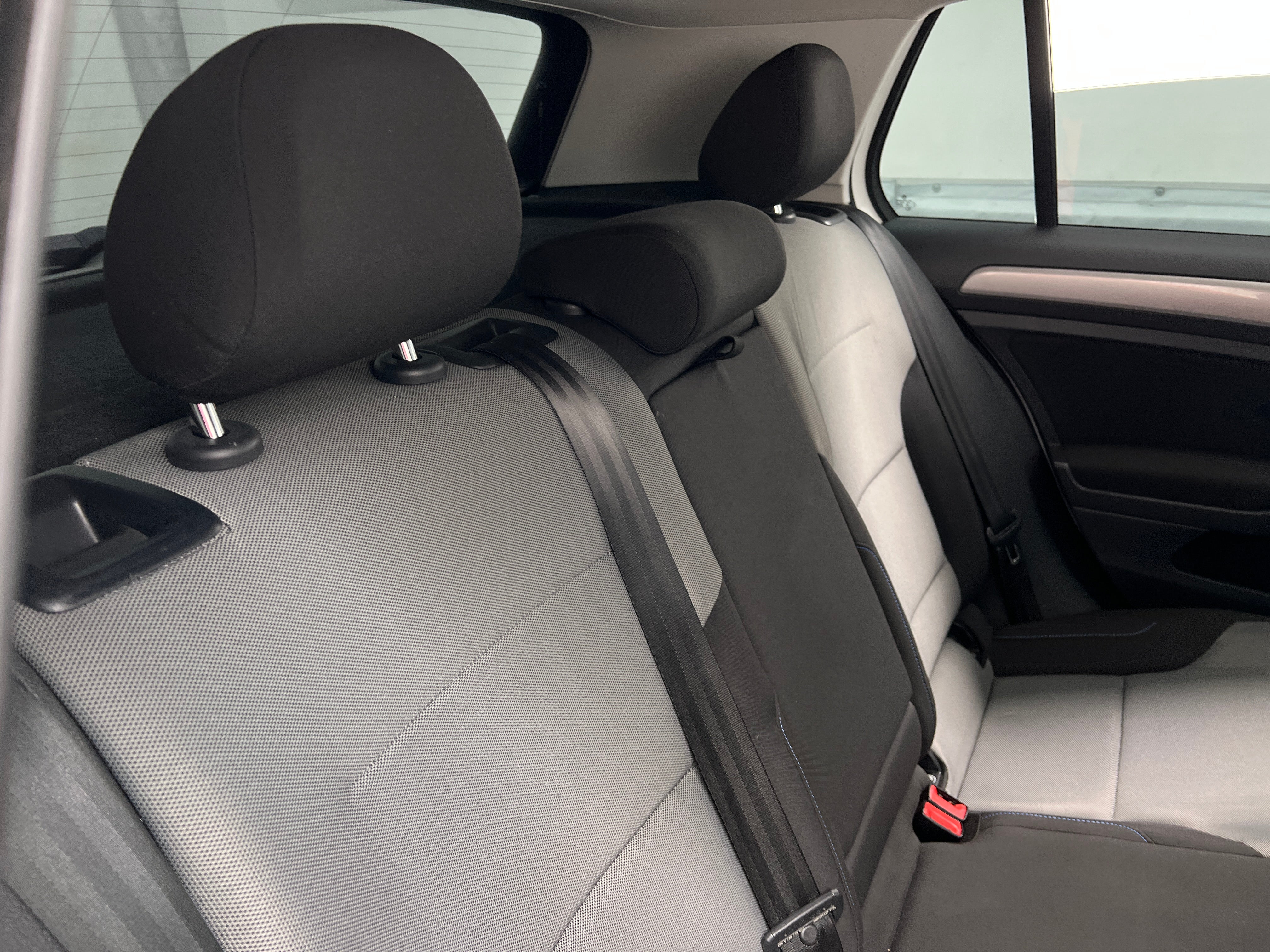 2016 Volkswagen e-Golf SE 6