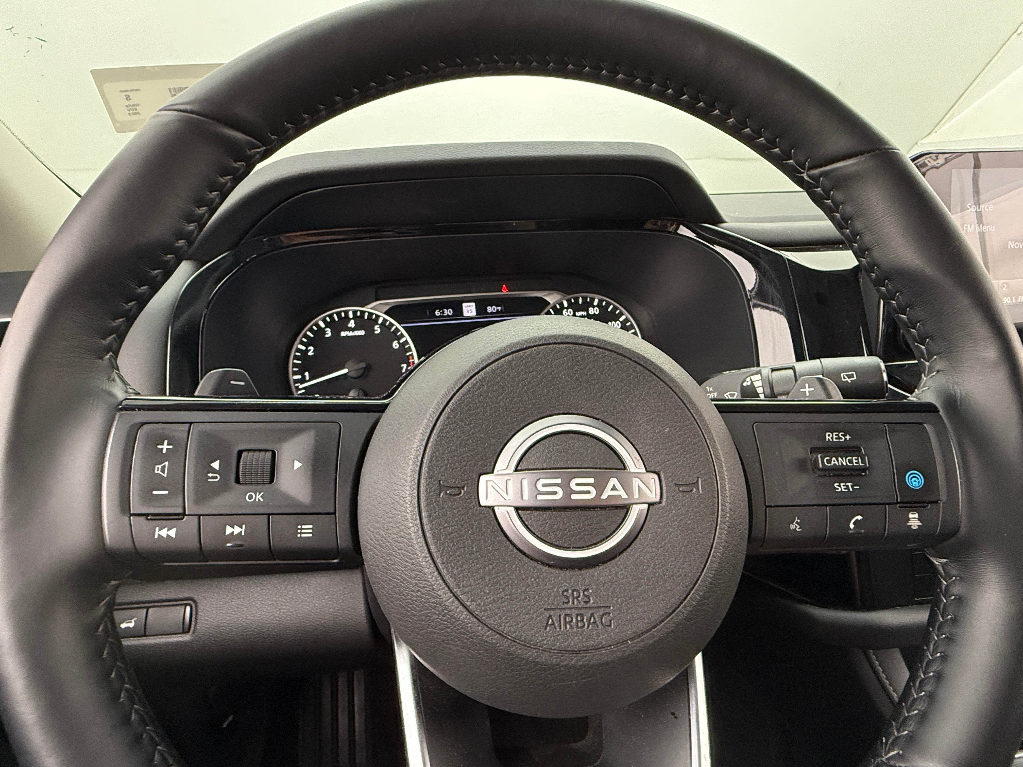 2023 Nissan Pathfinder SL 4