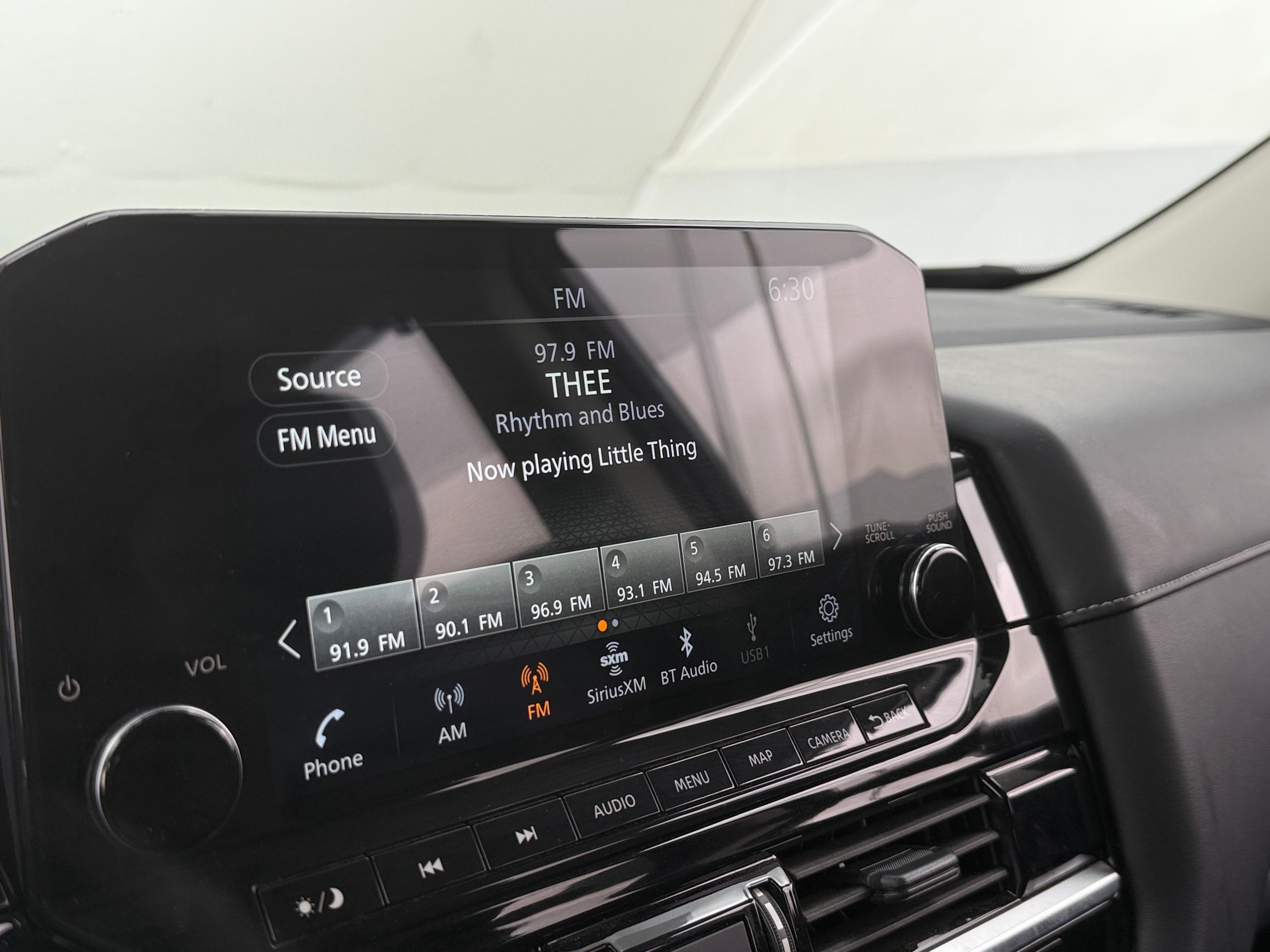 2023 Nissan Pathfinder SL 3