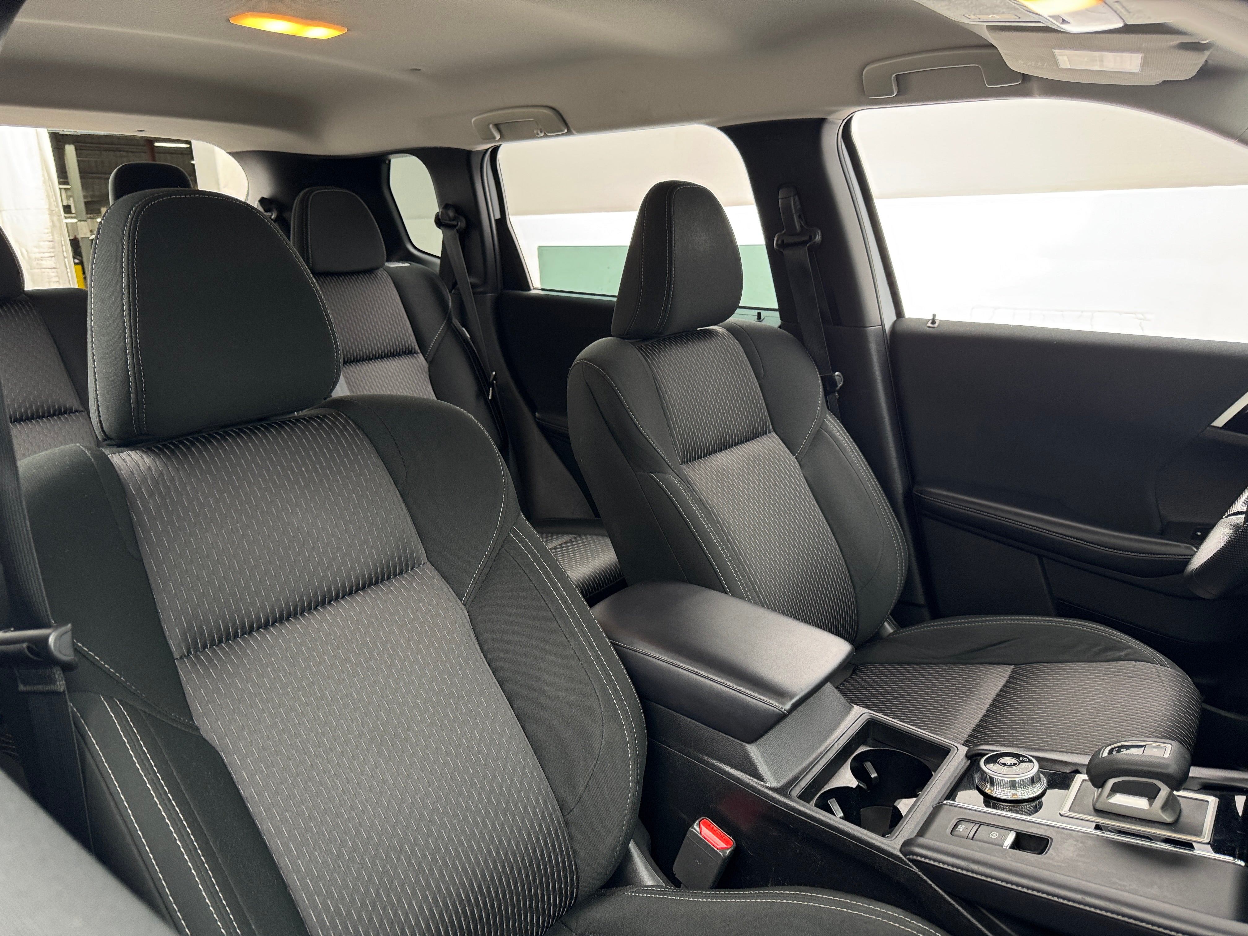 2023 Mitsubishi Outlander ES 2