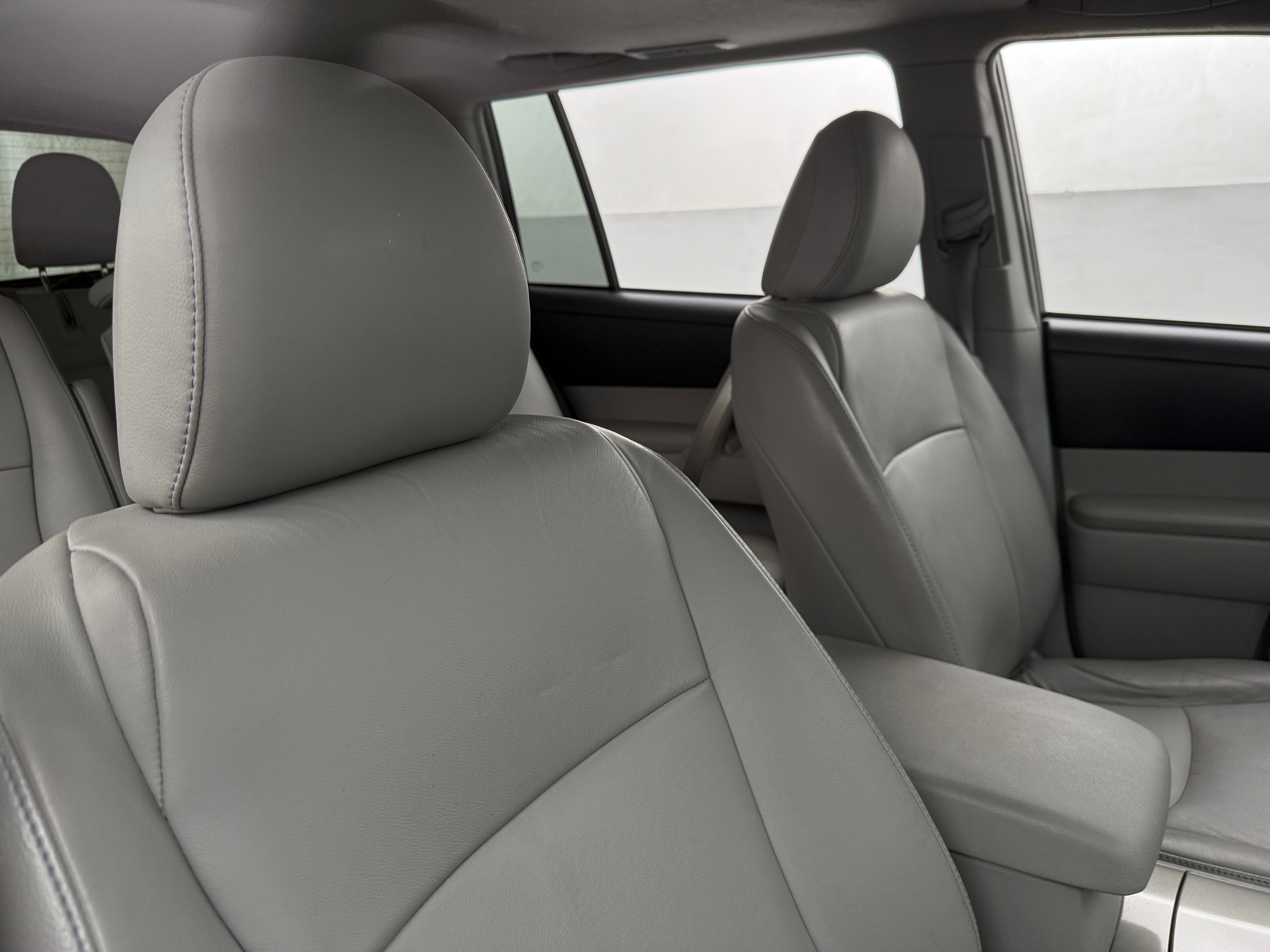 2013 Toyota Highlander Base 2