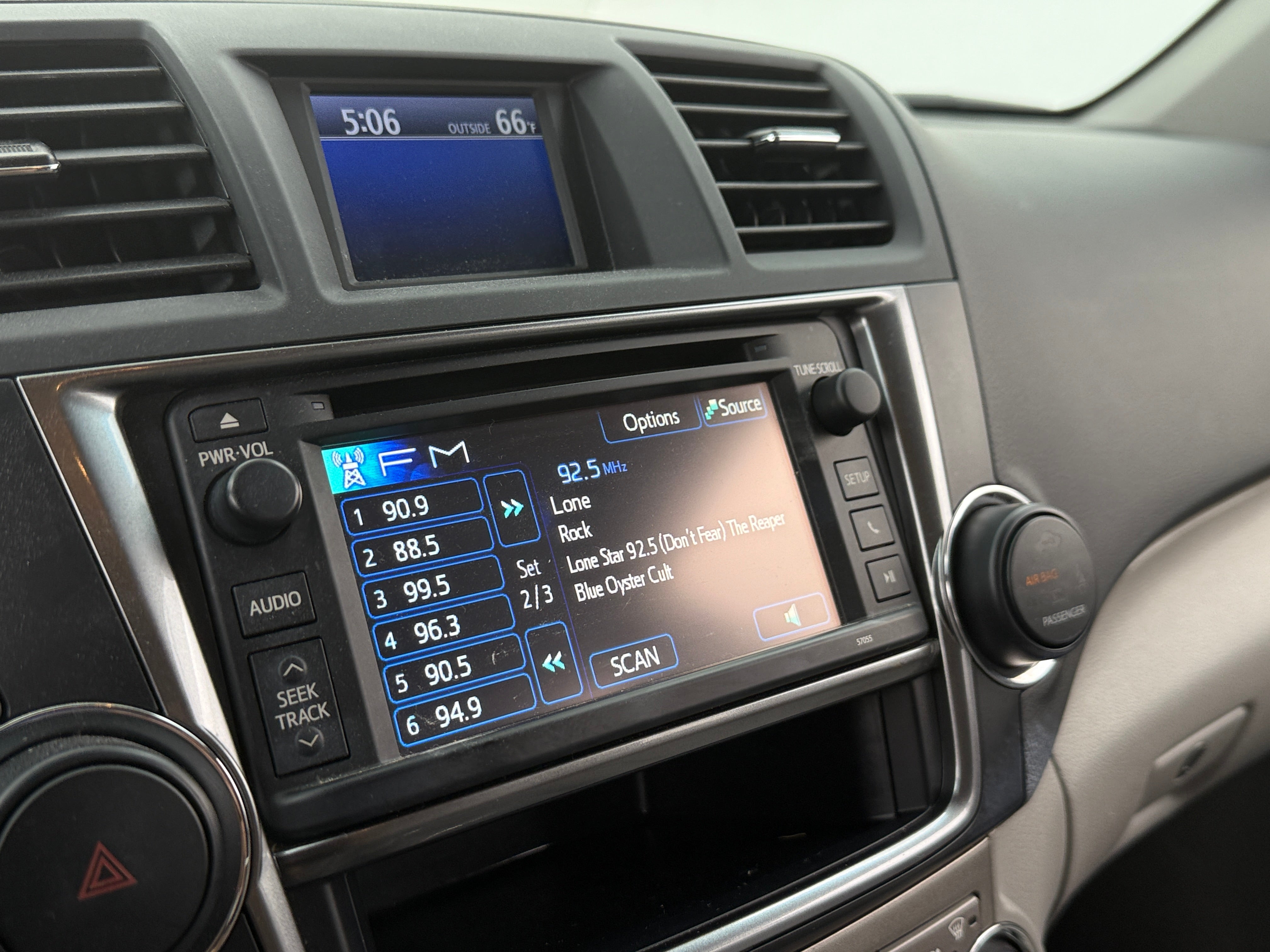 2013 Toyota Highlander Base 4