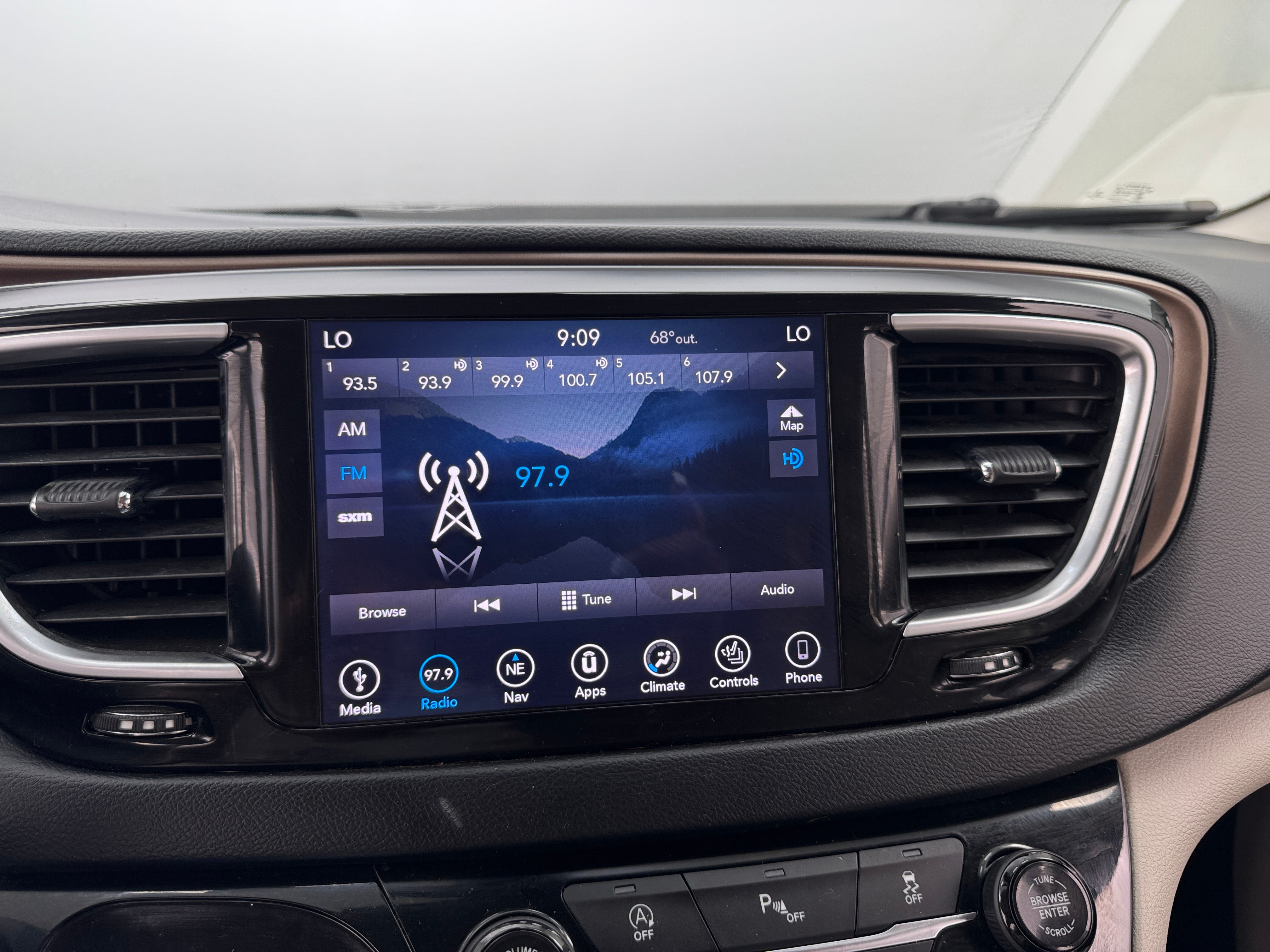 2019 Chrysler Pacifica  3