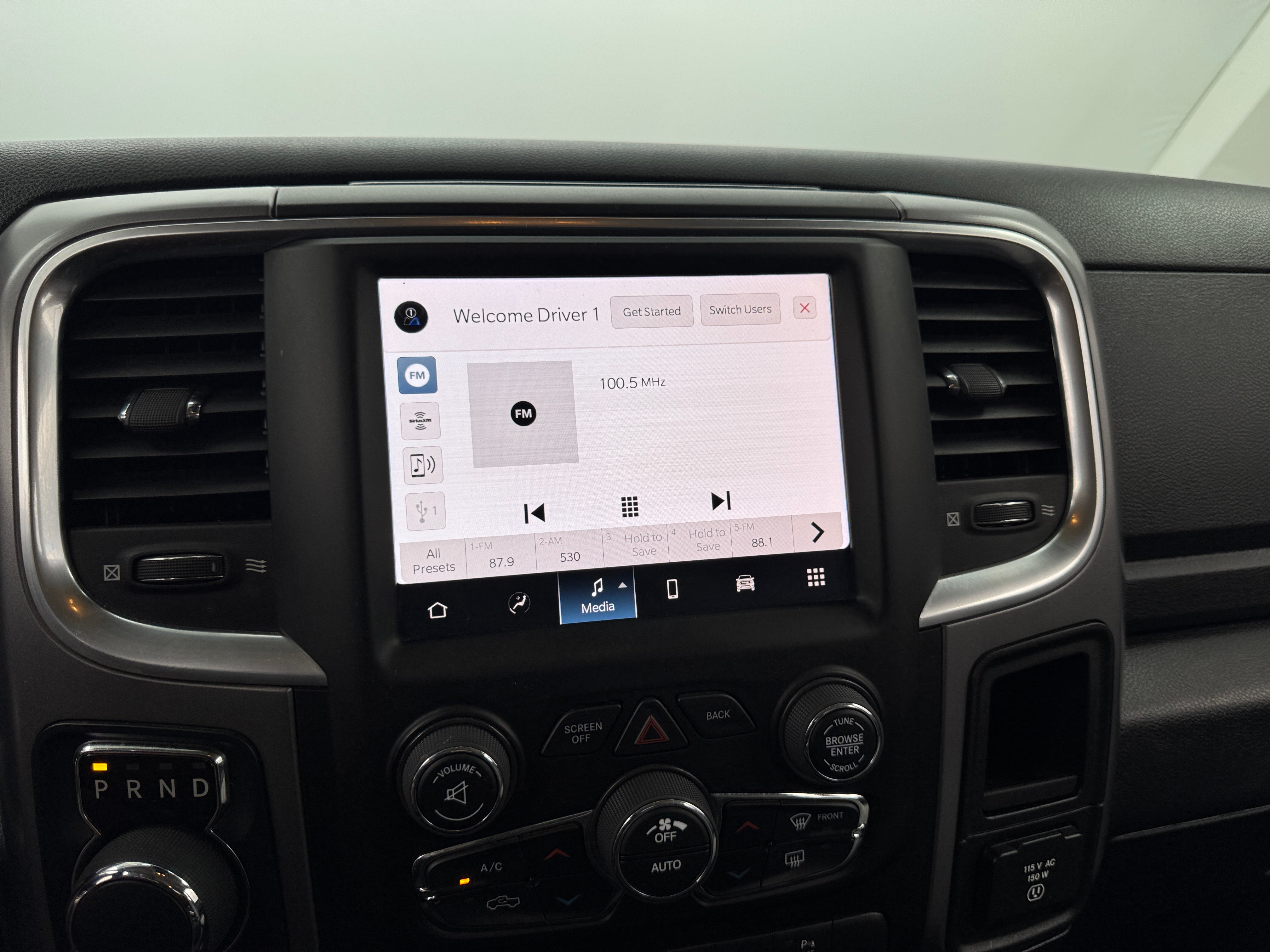 2022 RAM 1500 Classic SLT 4