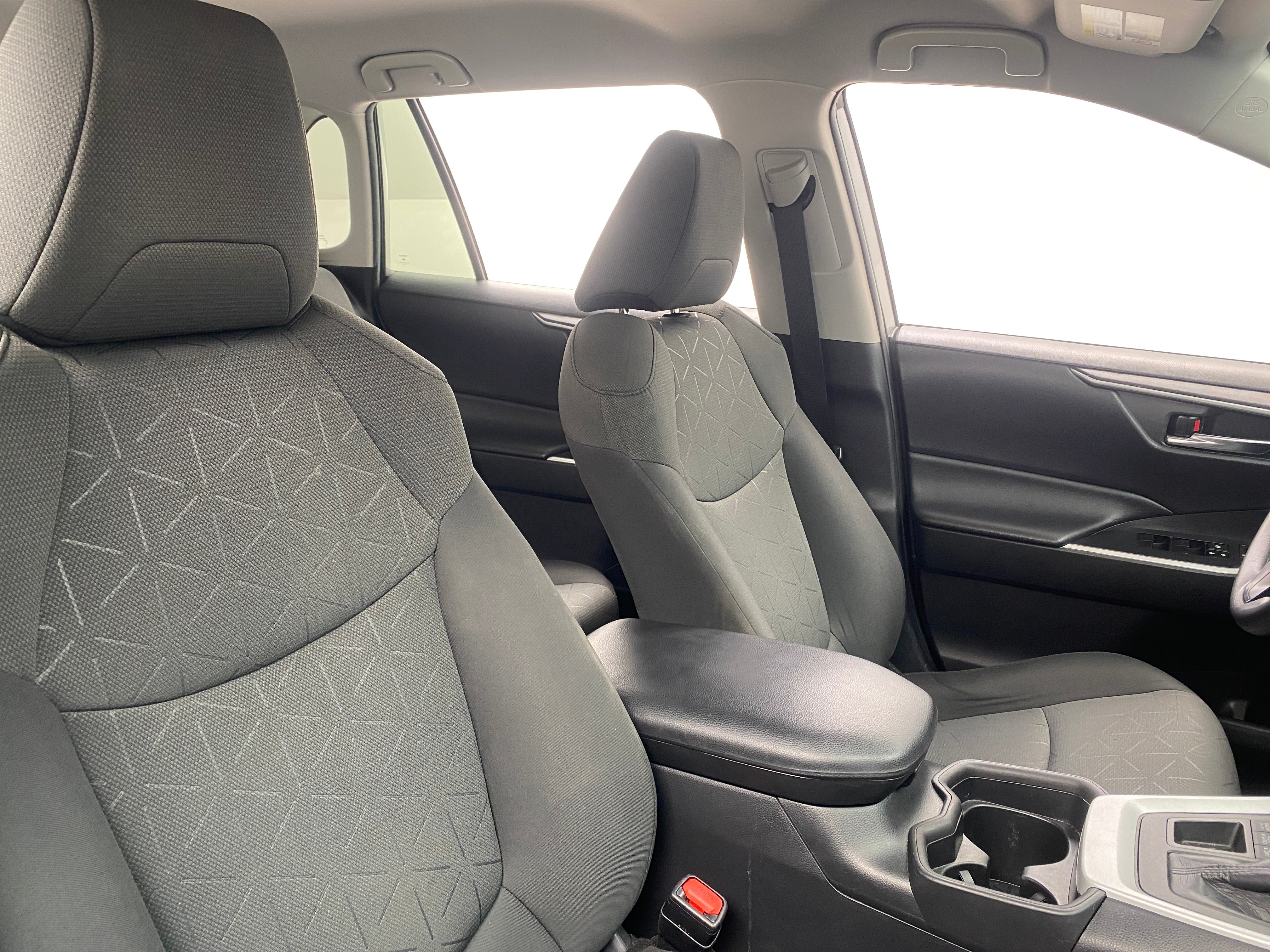 2021 Toyota RAV4 XLE 2