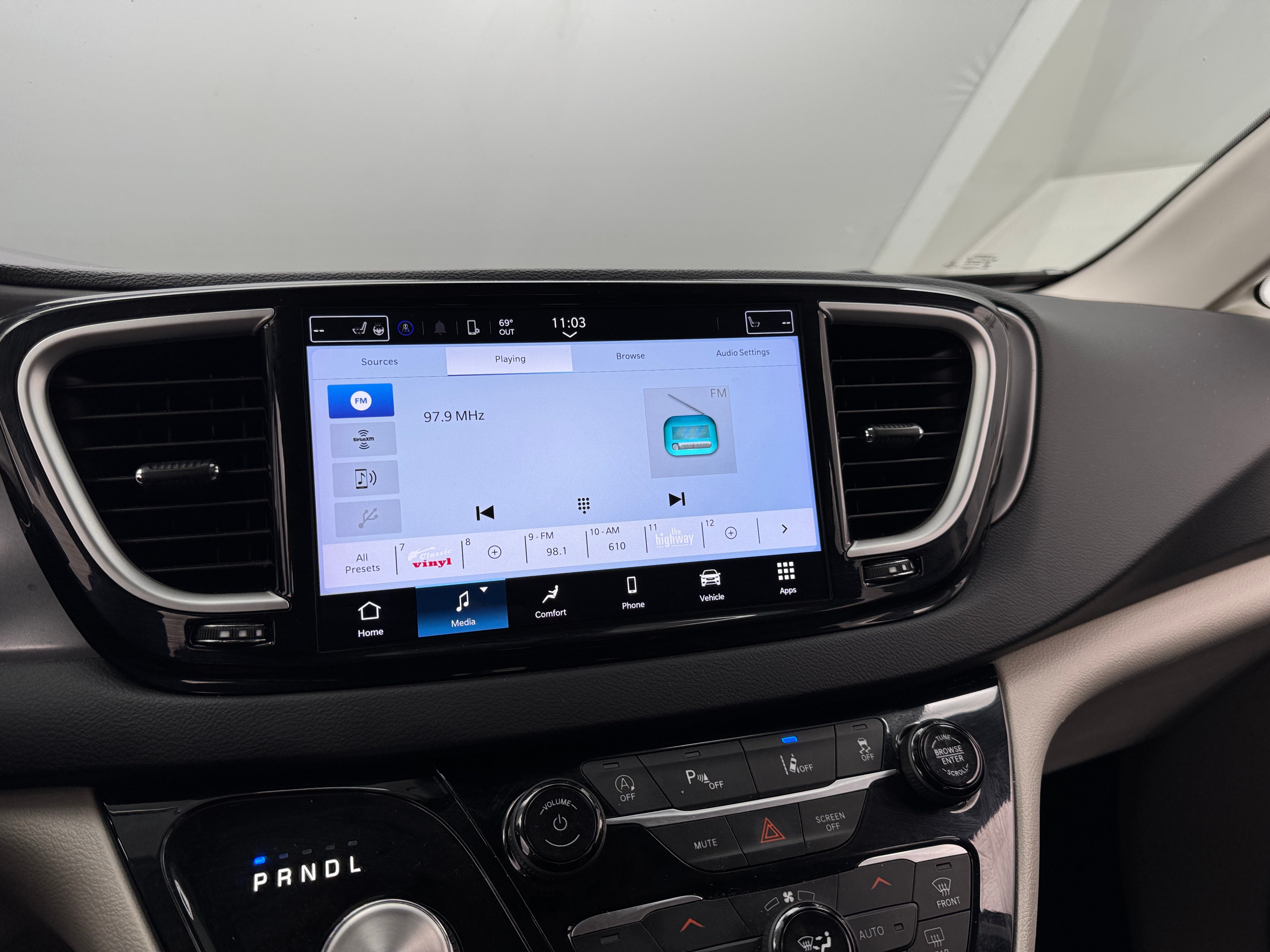 2022 Chrysler Pacifica Touring L 3