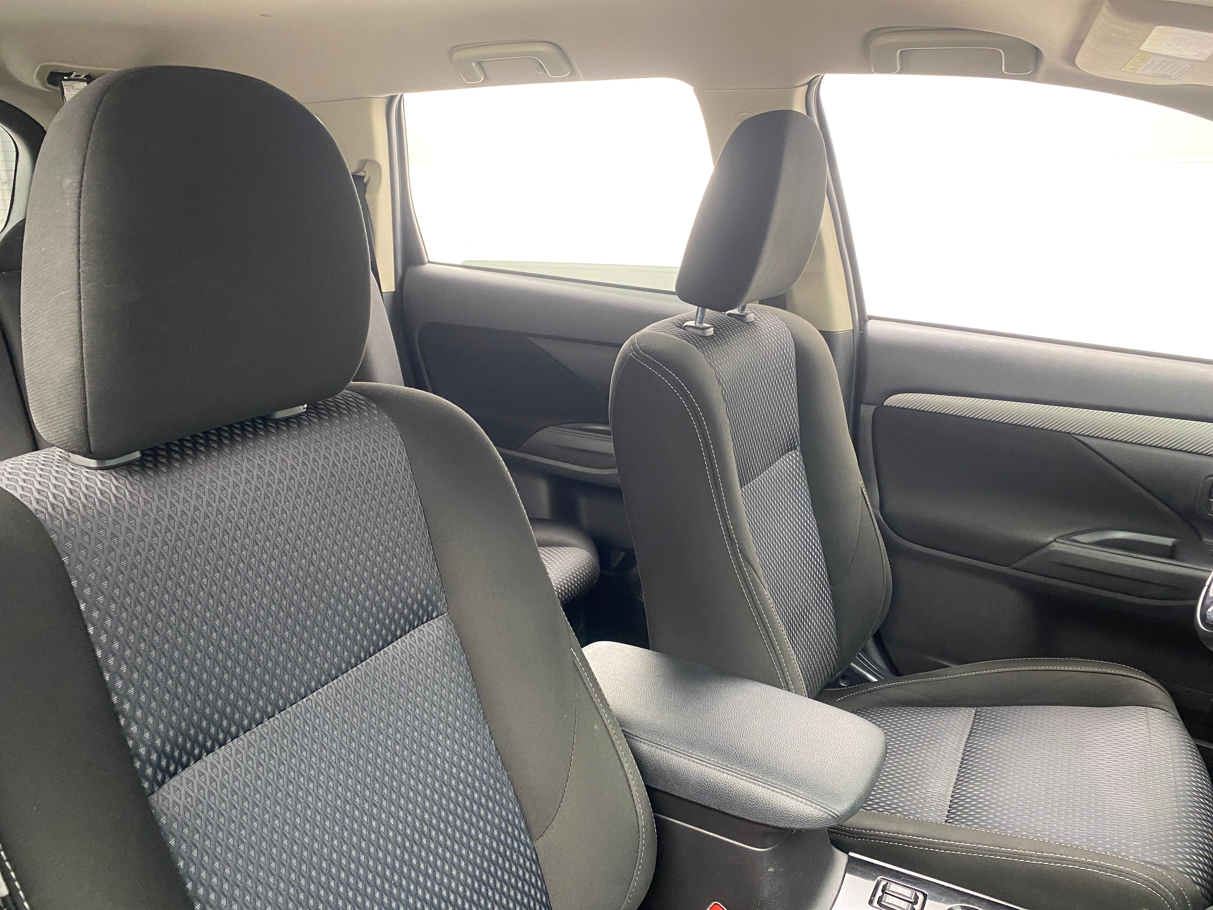 2018 Mitsubishi Outlander SE 2