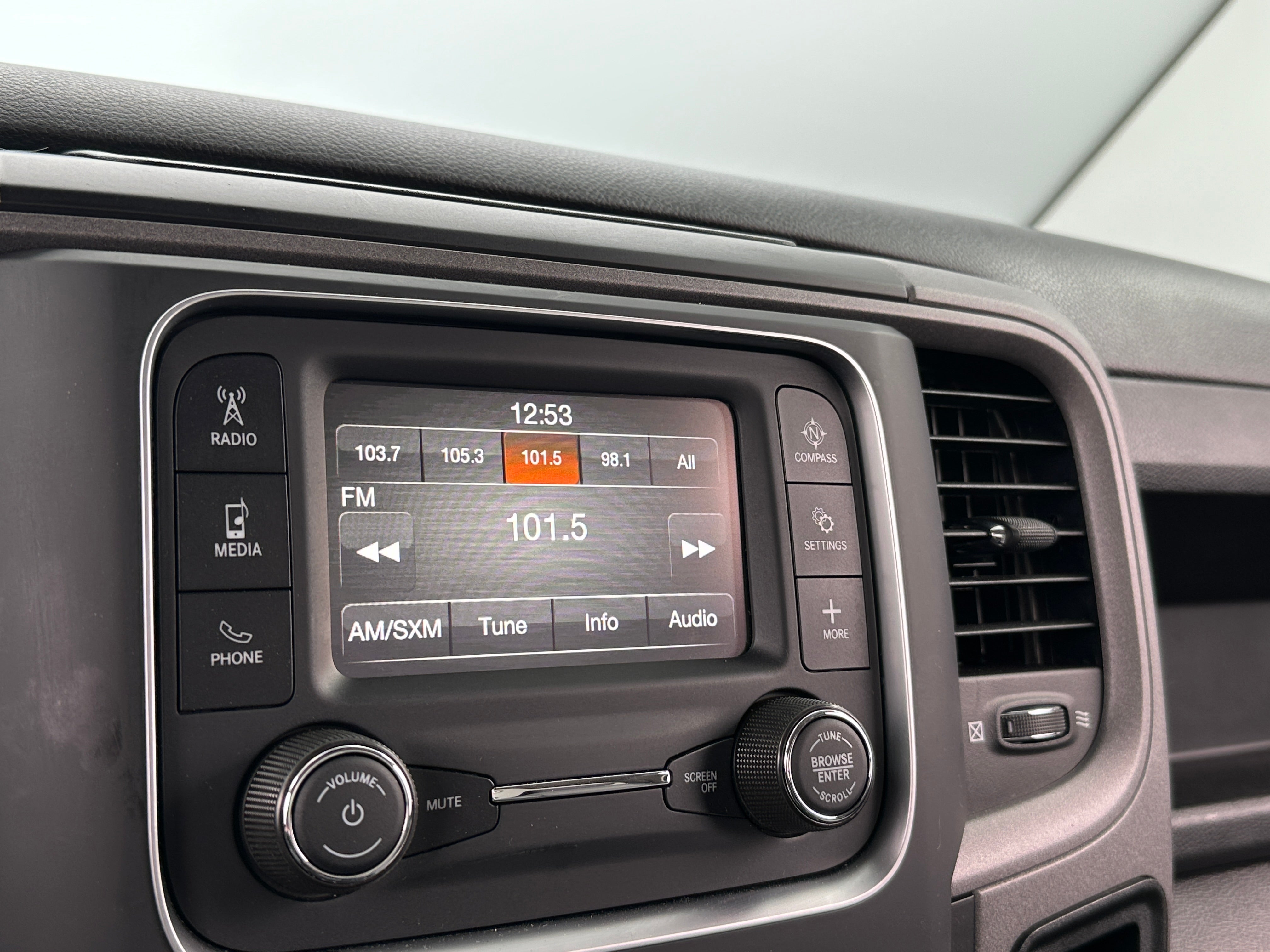 2022 RAM 1500 Classic Tradesman 4