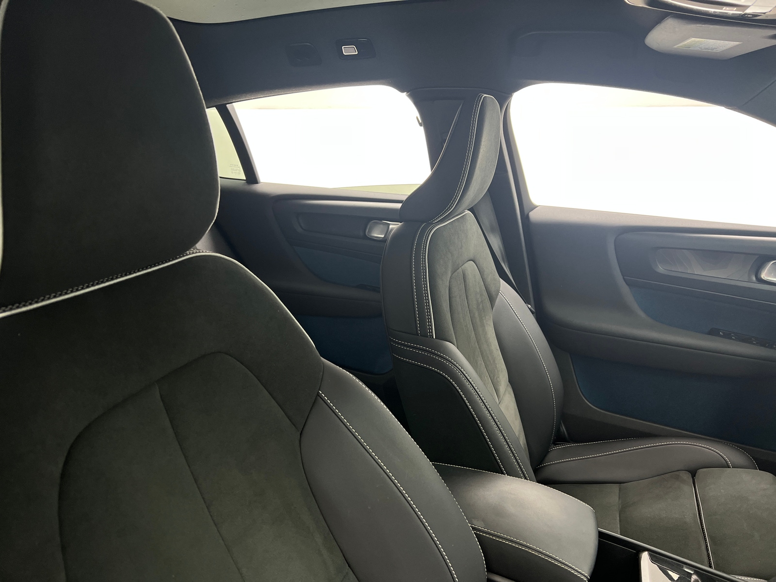 Thumbnail: 2023 Volvo C40 - 2
