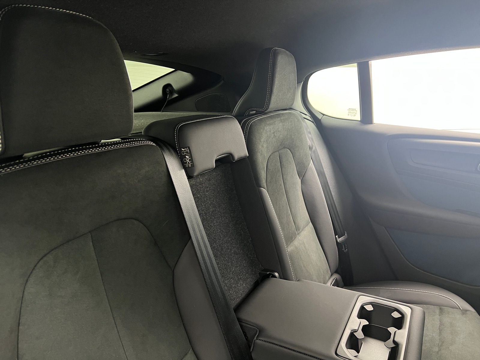 Thumbnail: 2023 Volvo C40 - 6