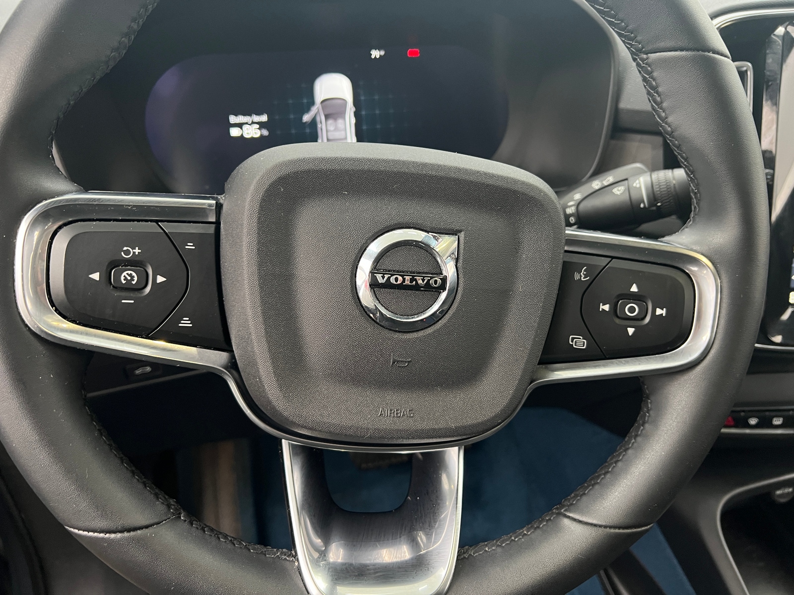 Thumbnail: 2023 Volvo C40 - 5