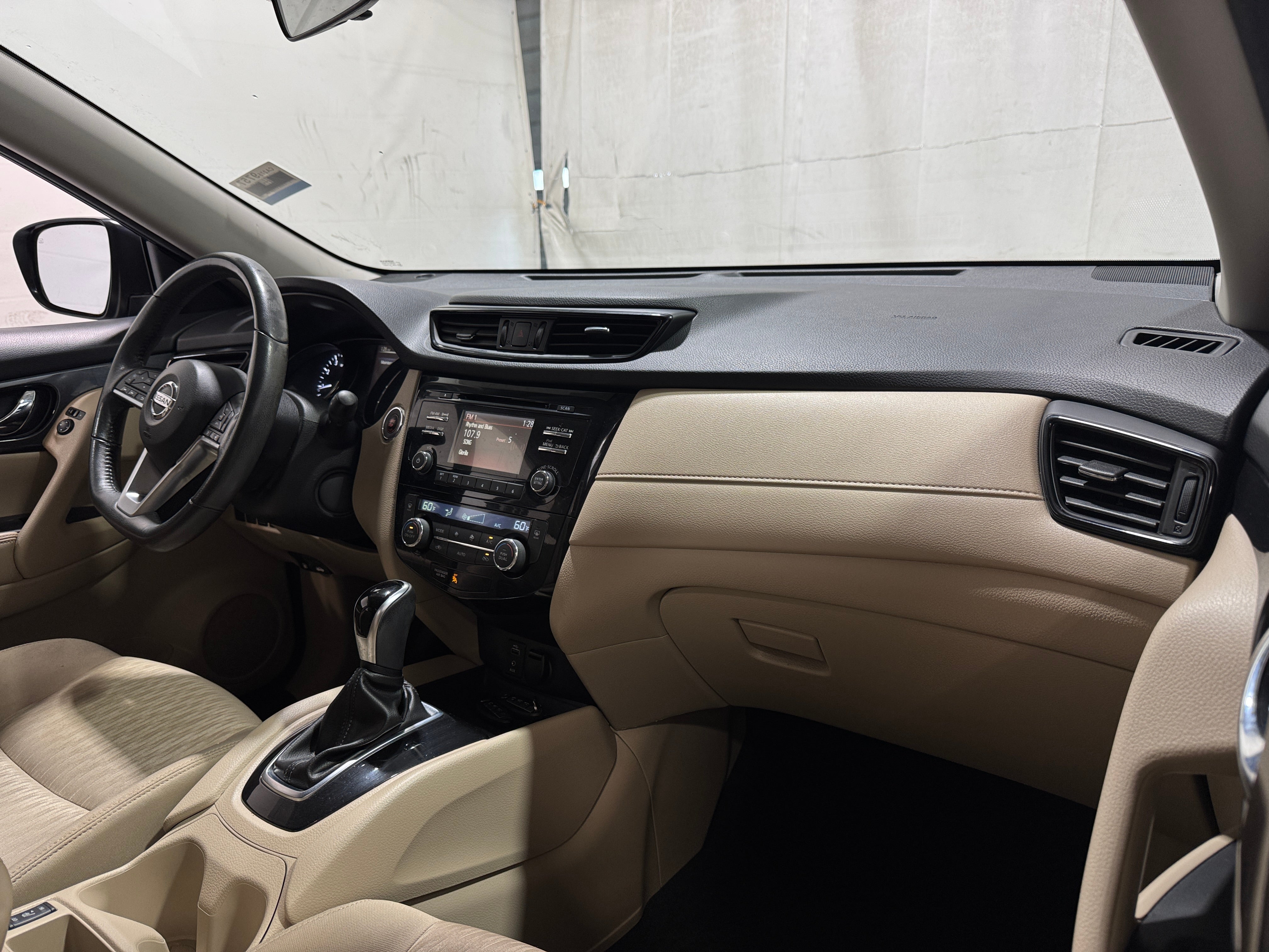 2017 Nissan Rogue SV 3