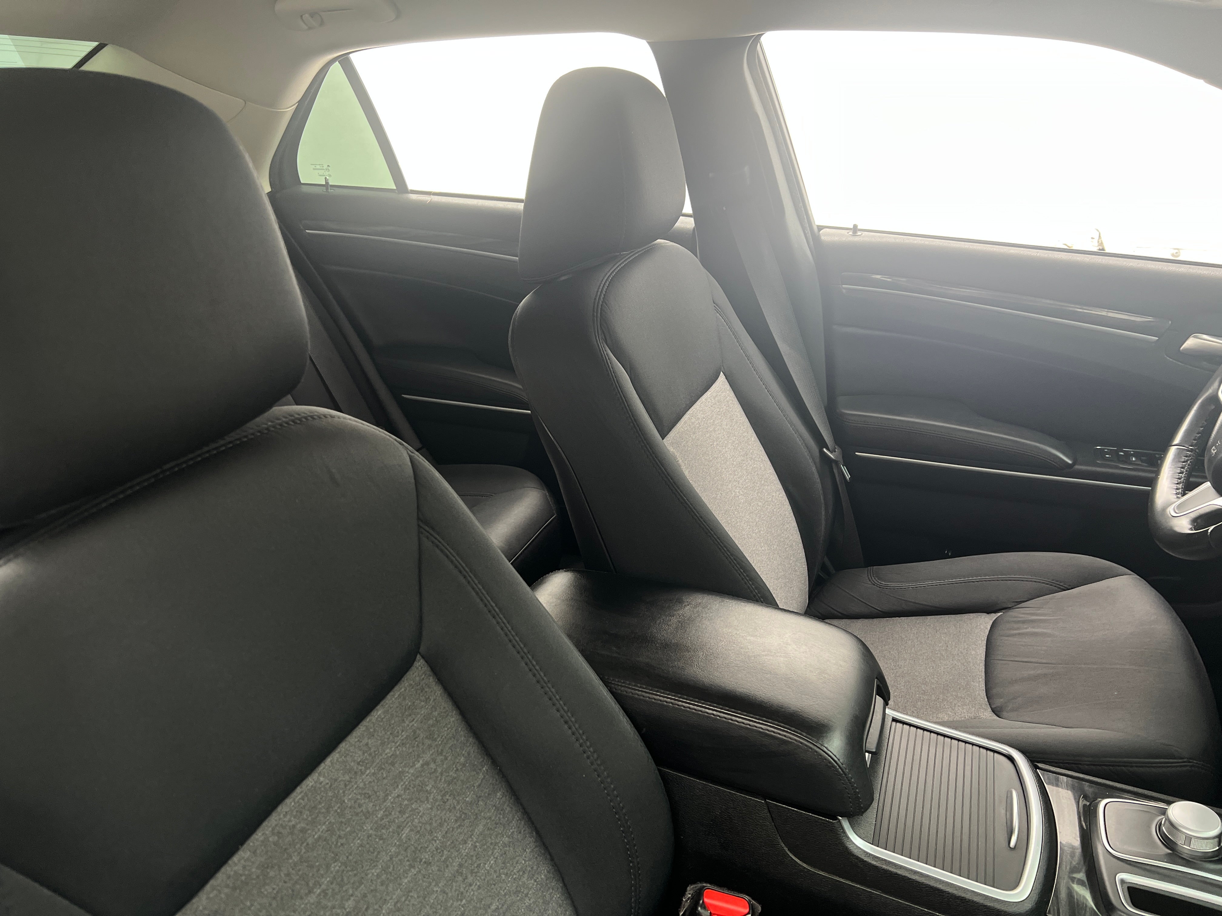 2019 Chrysler 300 Touring 2