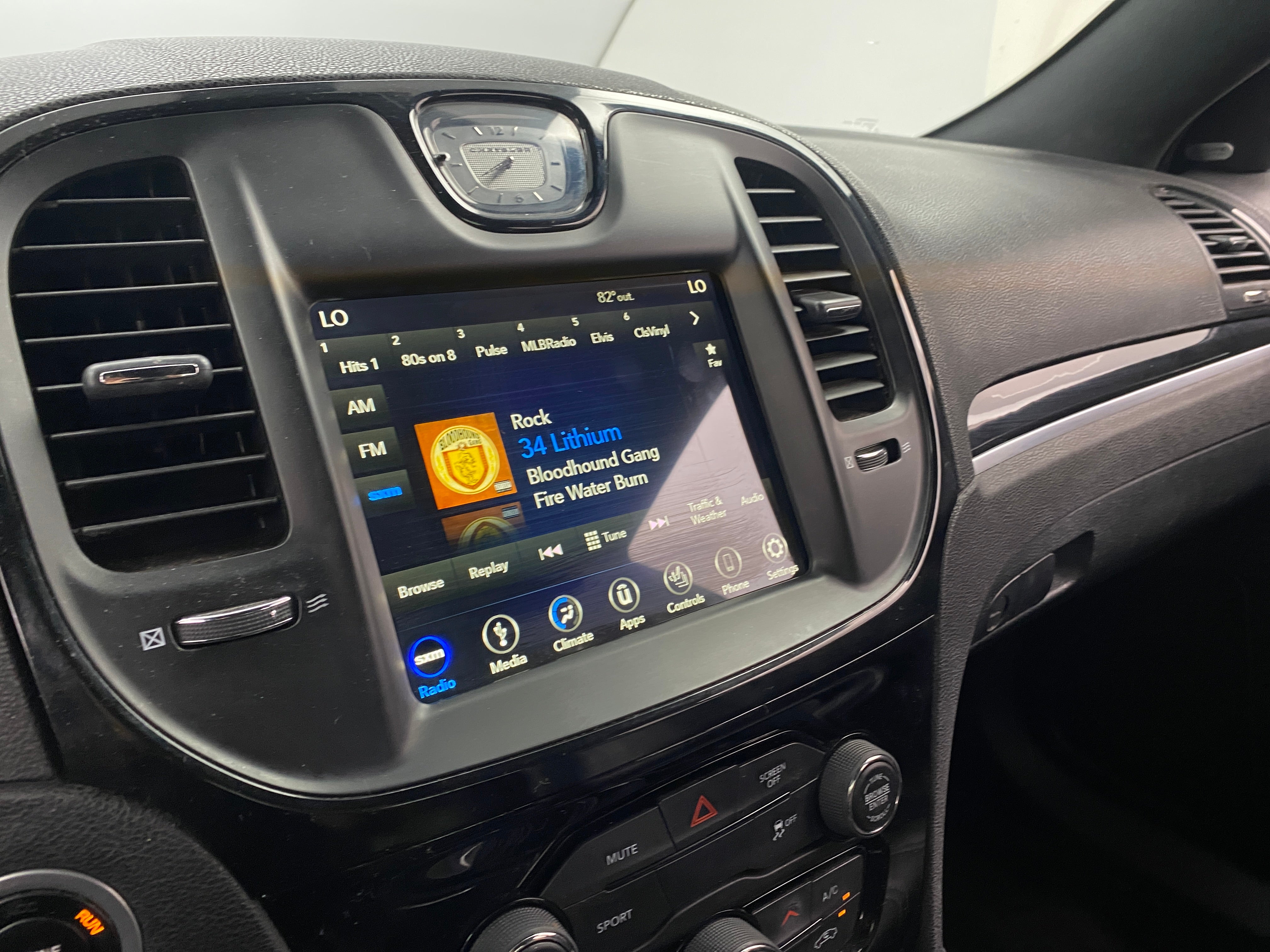 2018 Chrysler 300 S 3