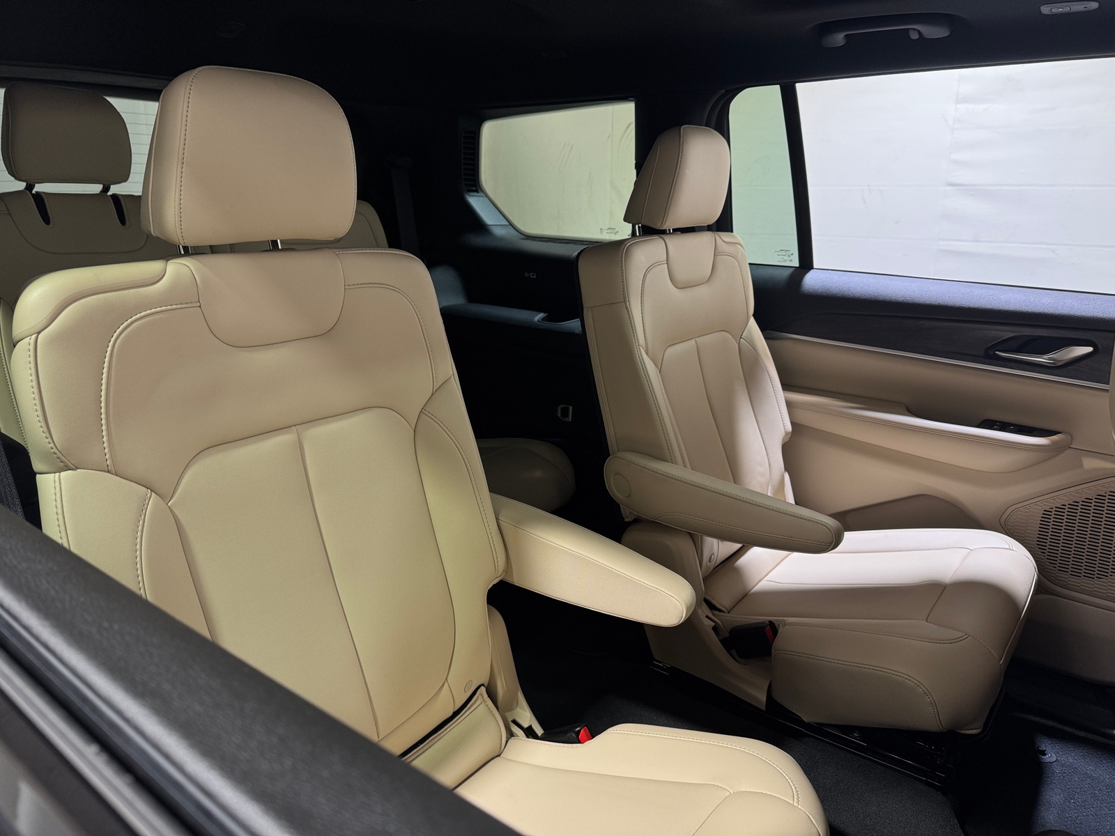 Thumbnail: 2024 Jeep Grand Cherokee L - 5