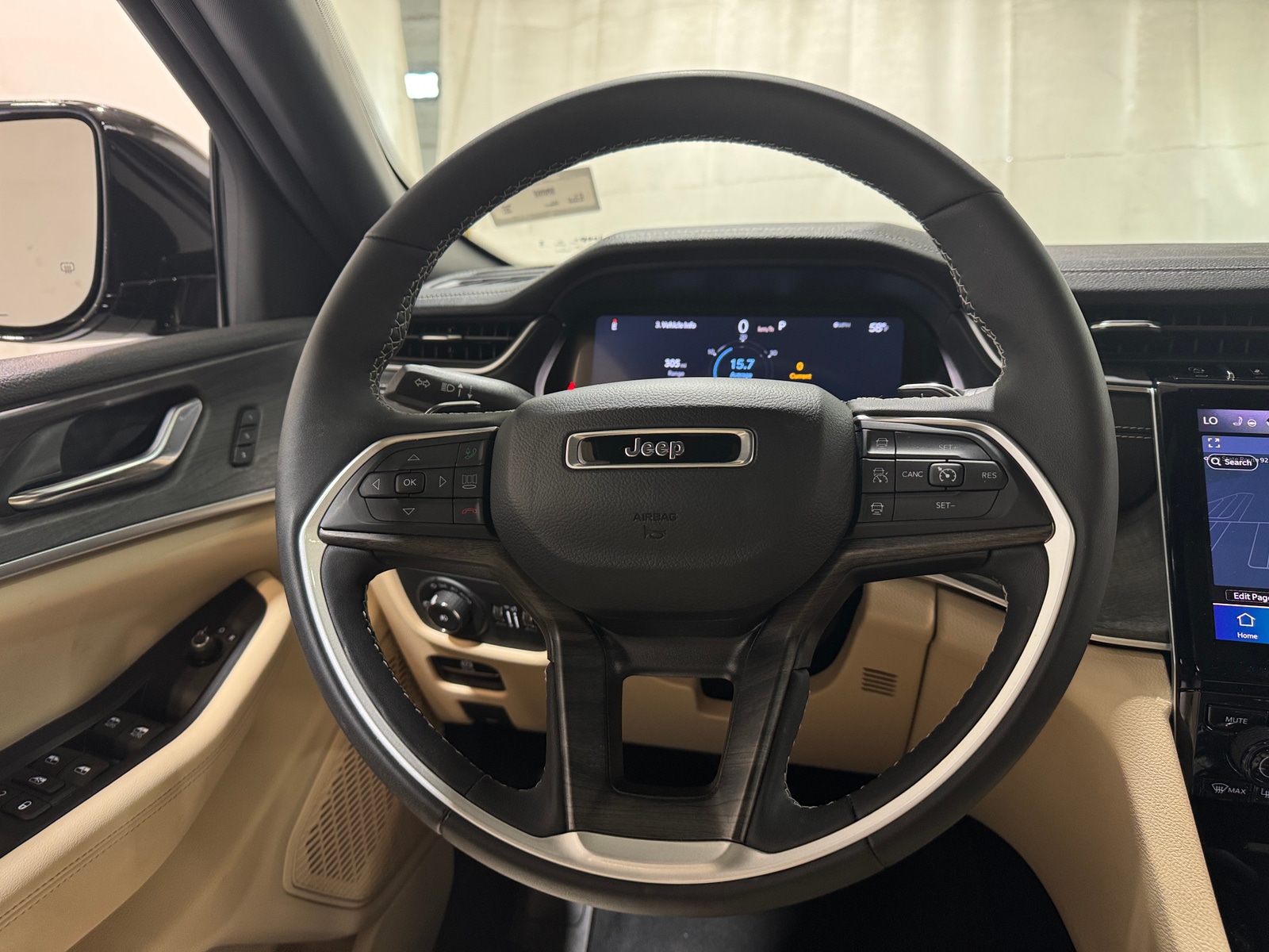 Thumbnail: 2024 Jeep Grand Cherokee L - 4